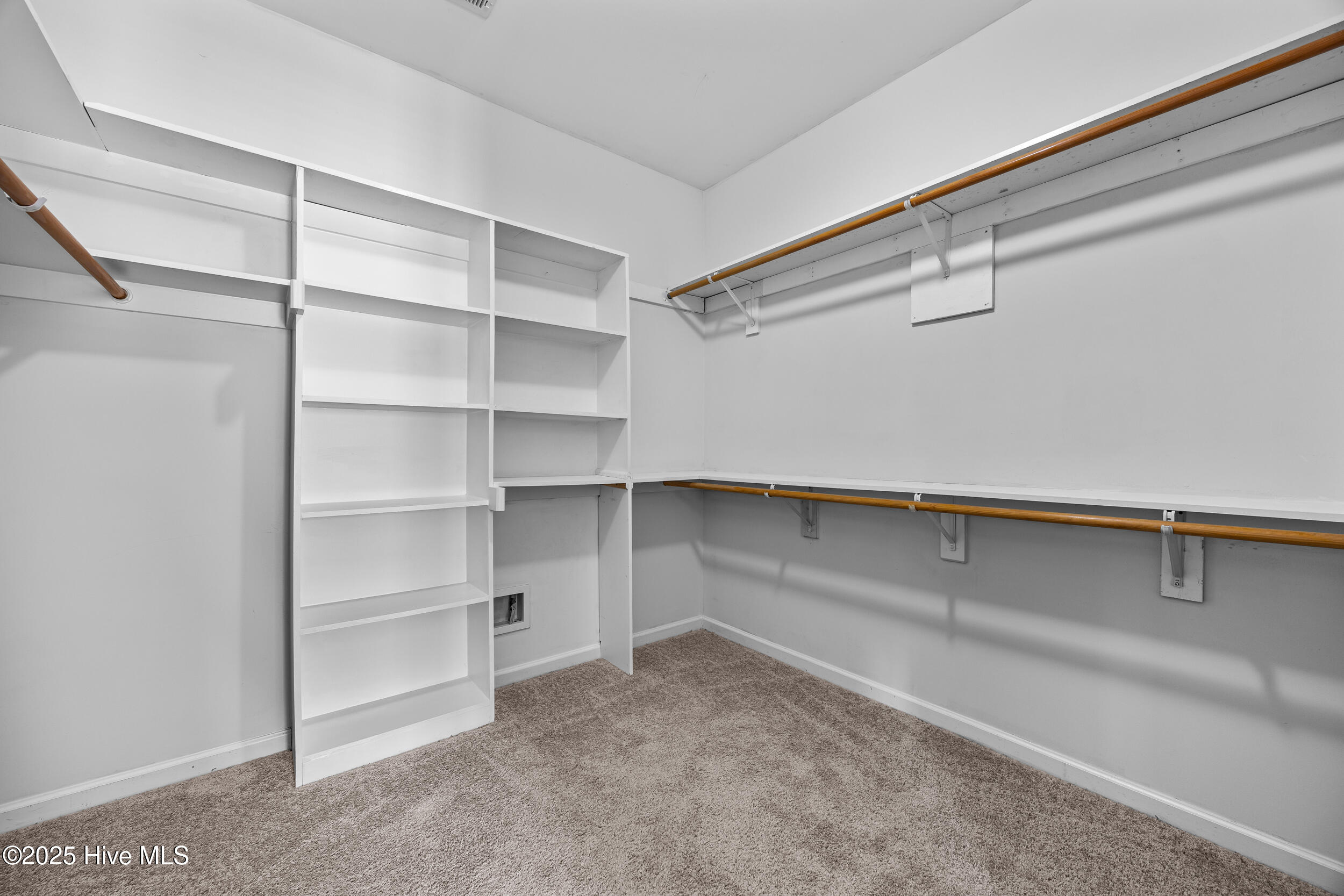 100546907 | Photo 22