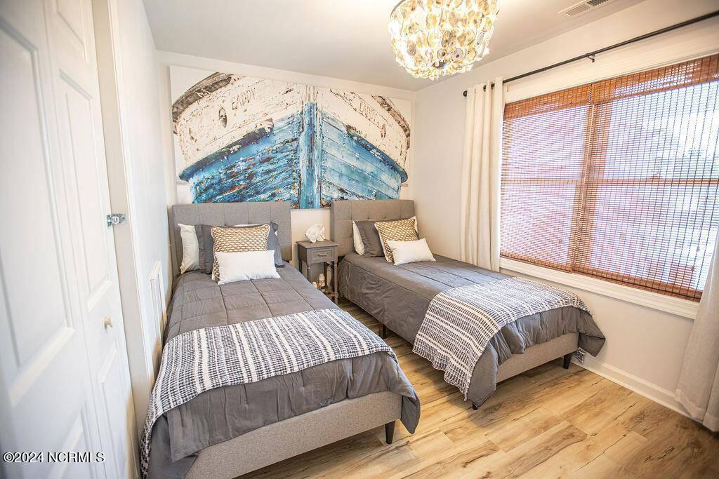 100558410 | Photo 36