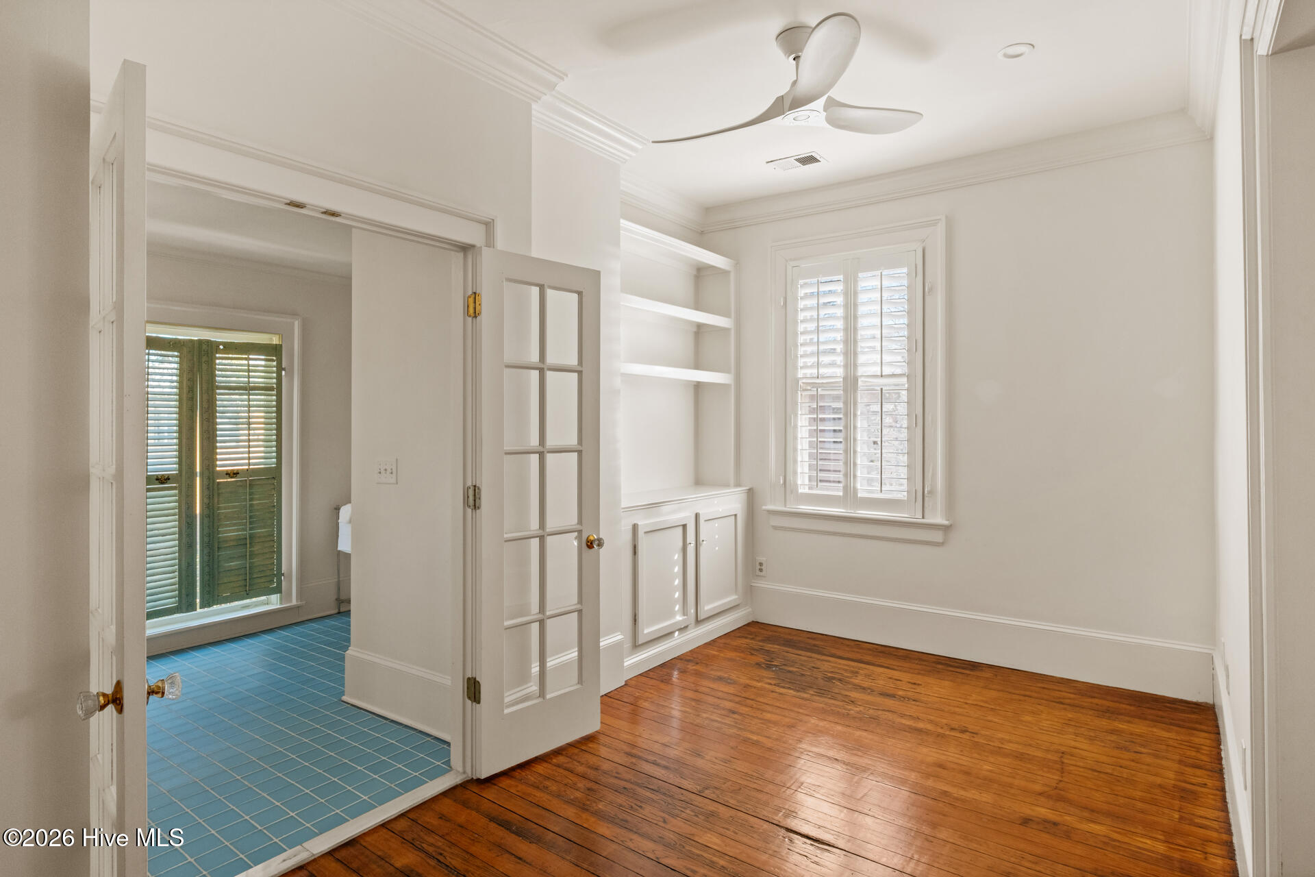 100556093 | Photo 28