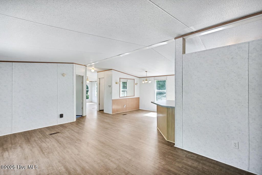 100569938 | Photo 10