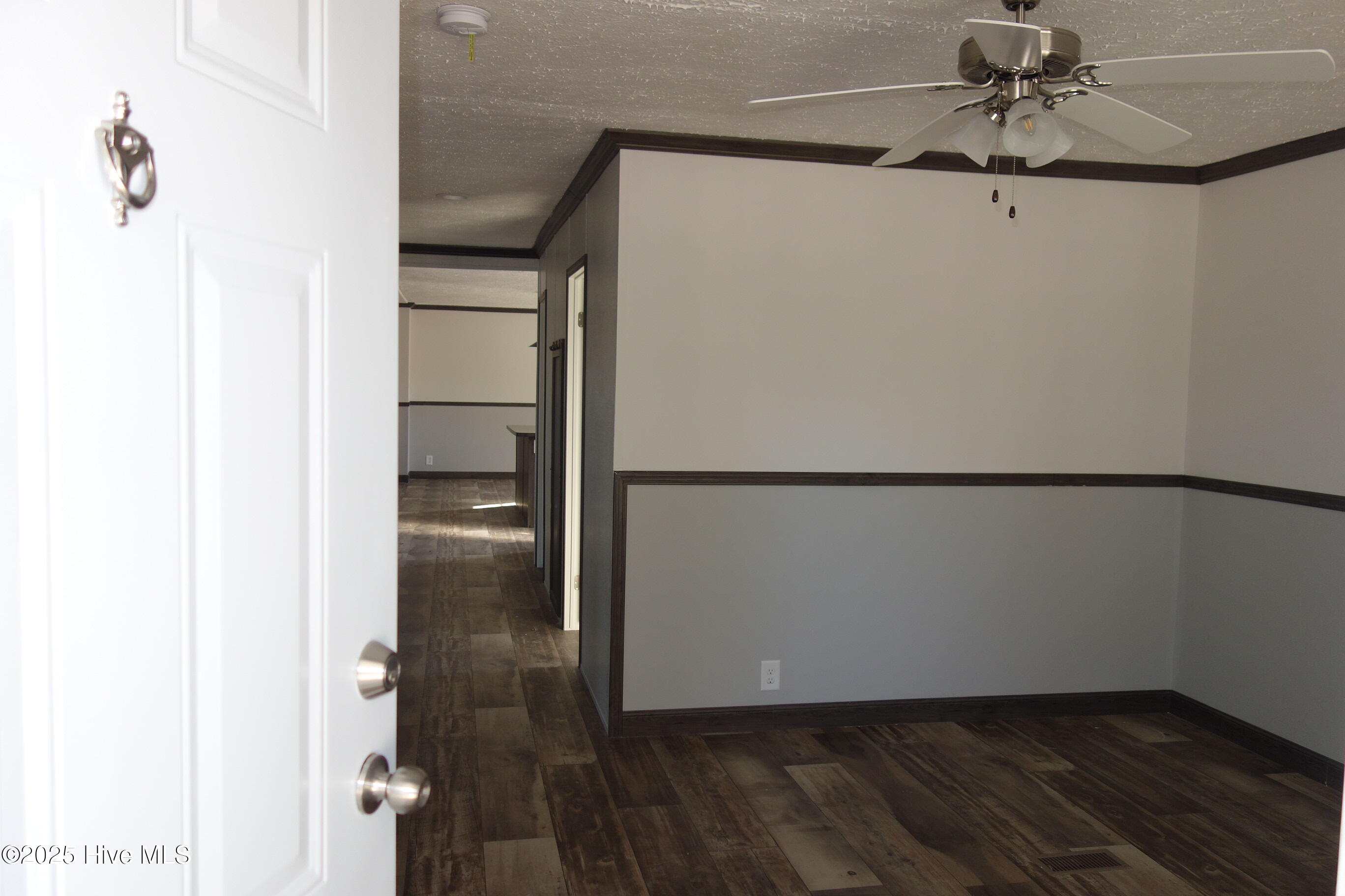 100501563 | Photo 14