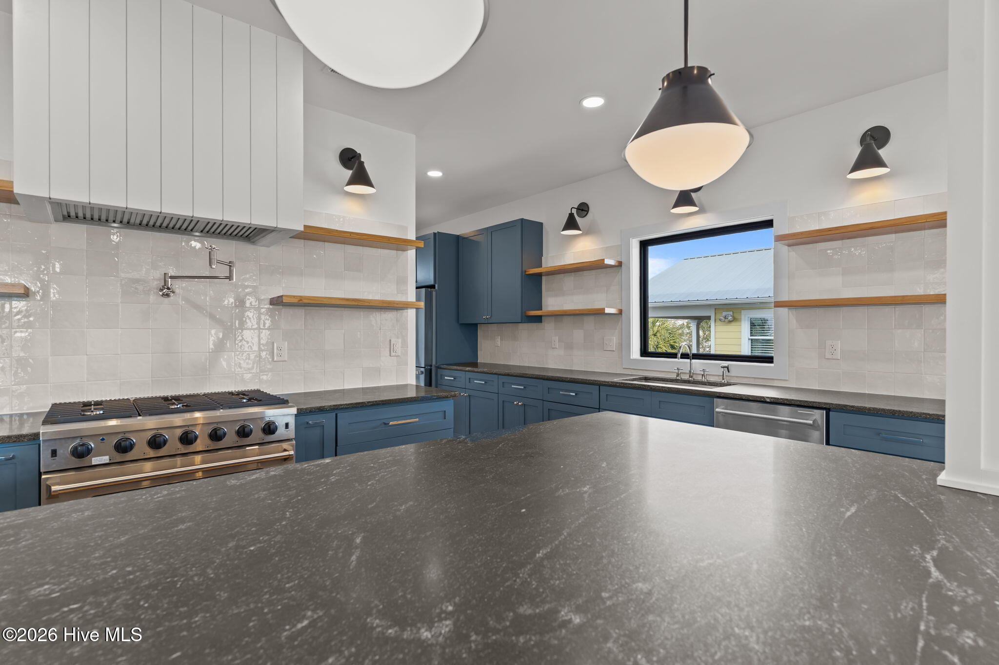 100553287 | Photo 36