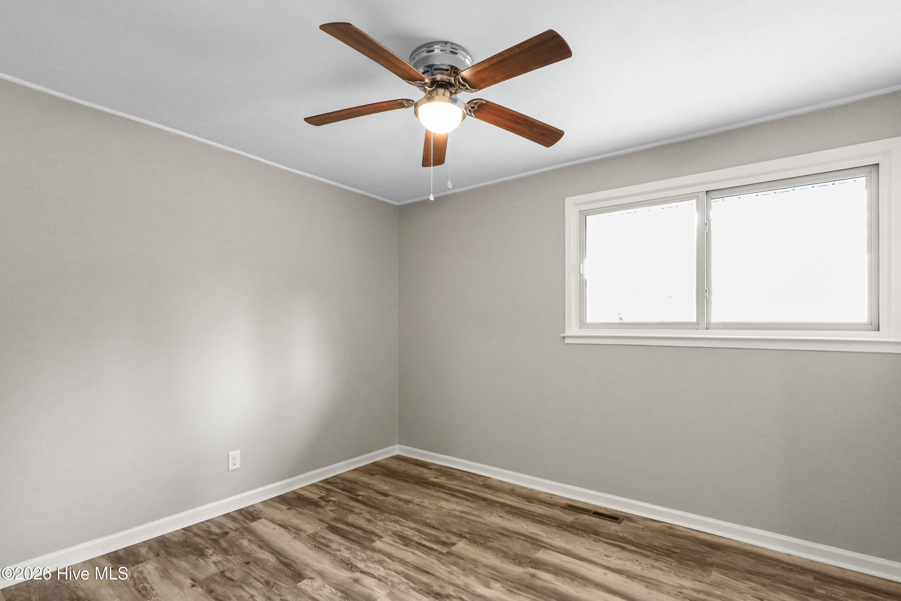 100560188 | Photo 21