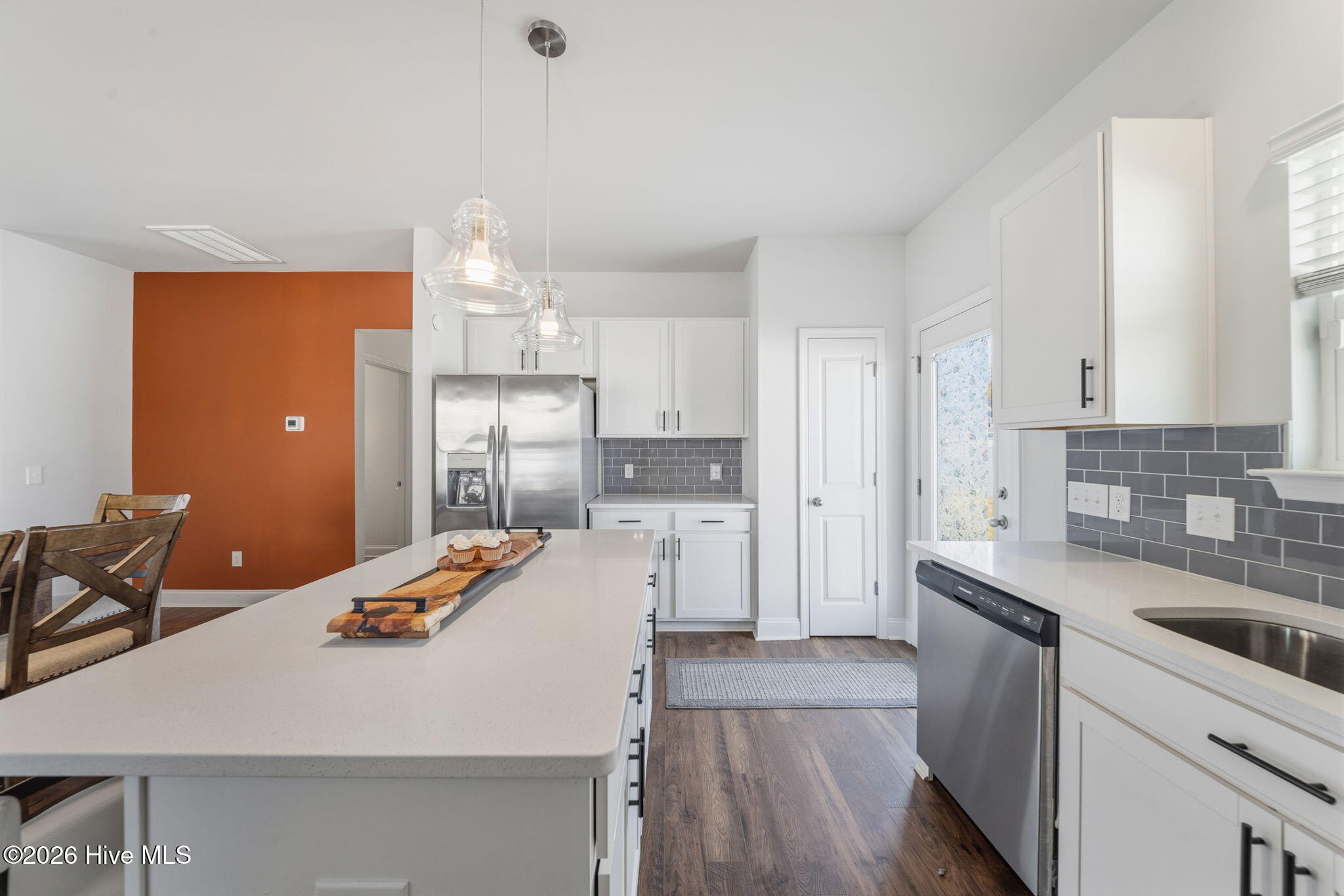 100566000 | Photo 19