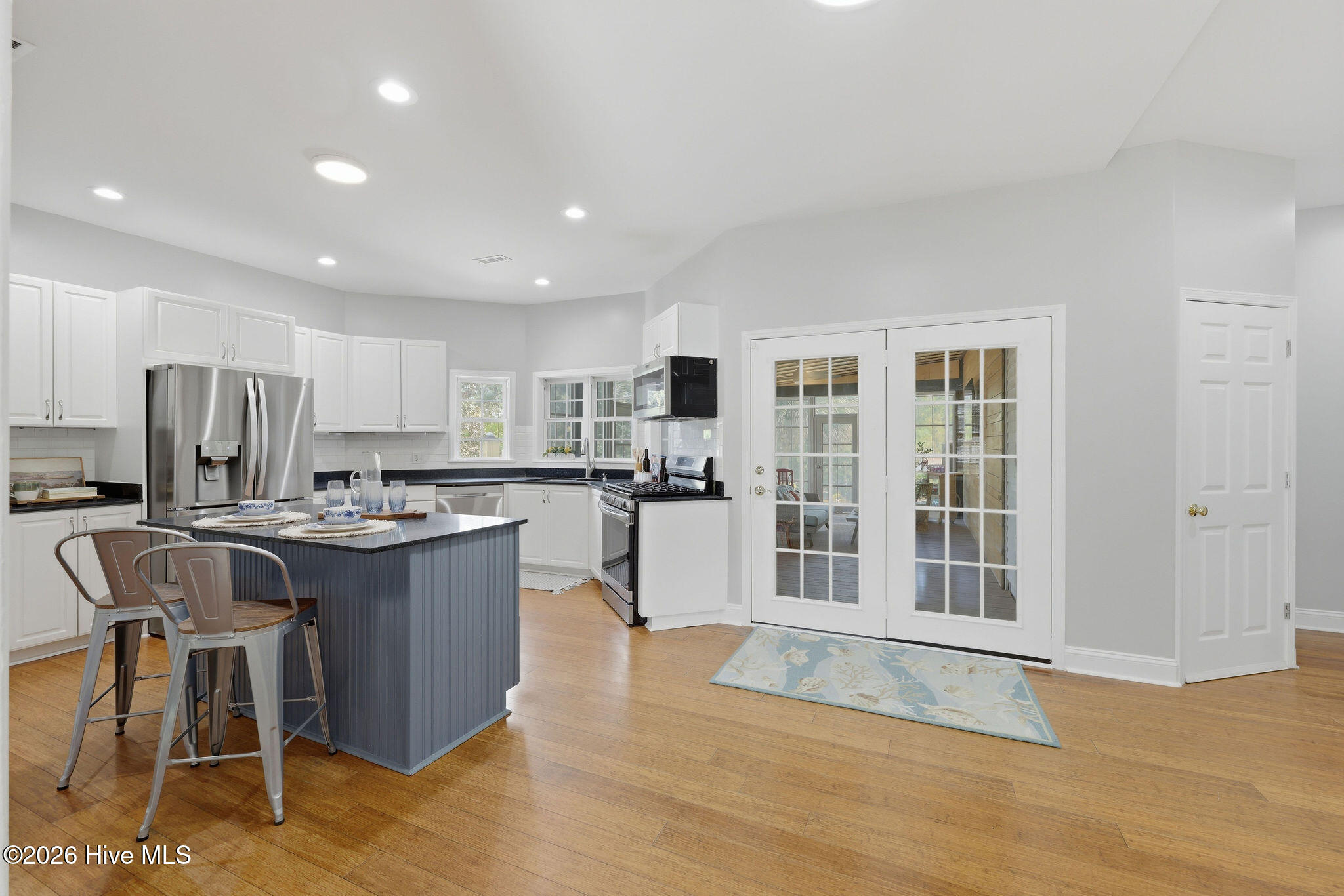 100565537 | Photo 42