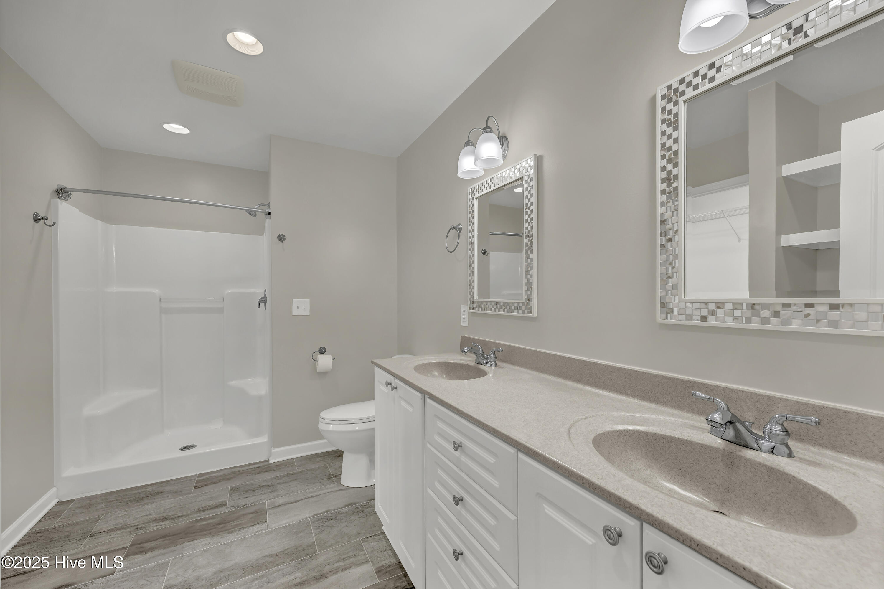 100543844 | Photo 15