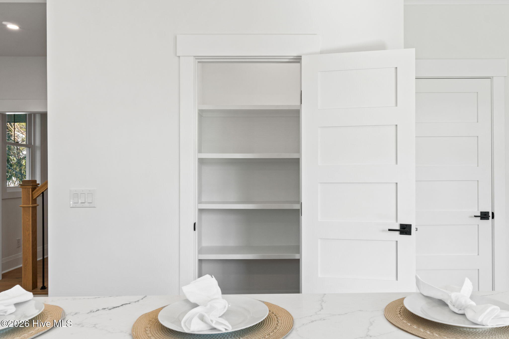 100548911 | Photo 37