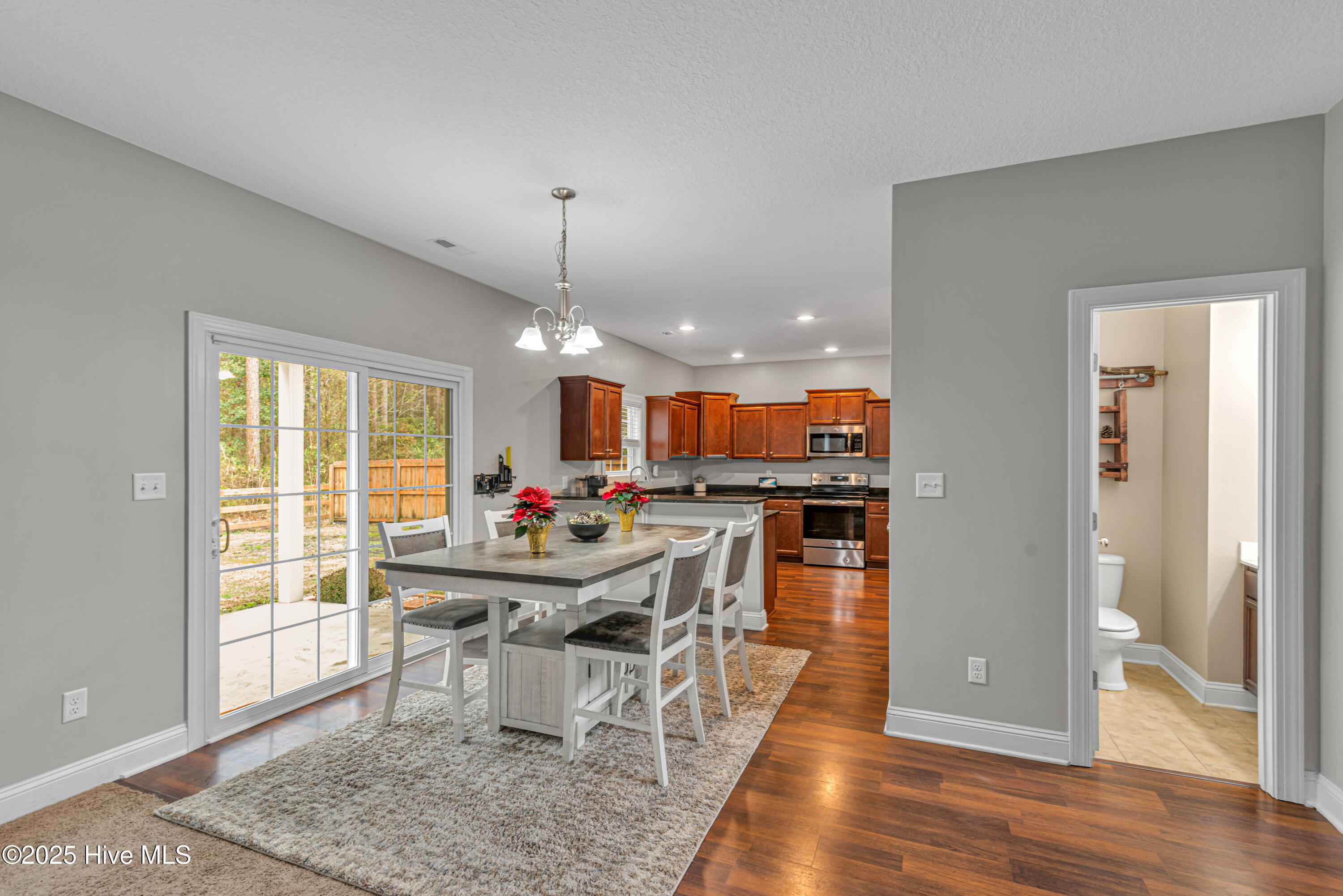 100545254 | Photo 15