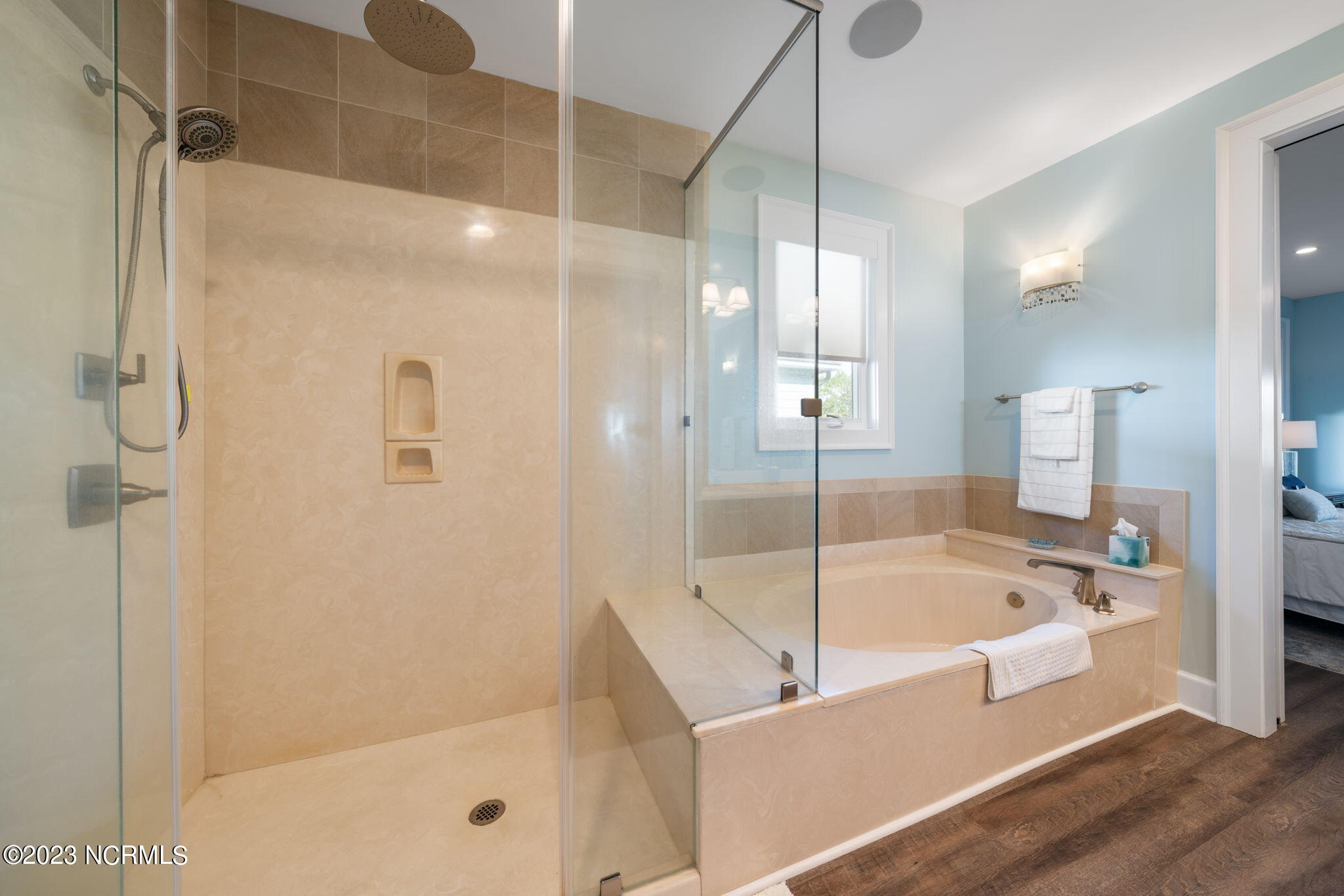 100568274 | Photo 29