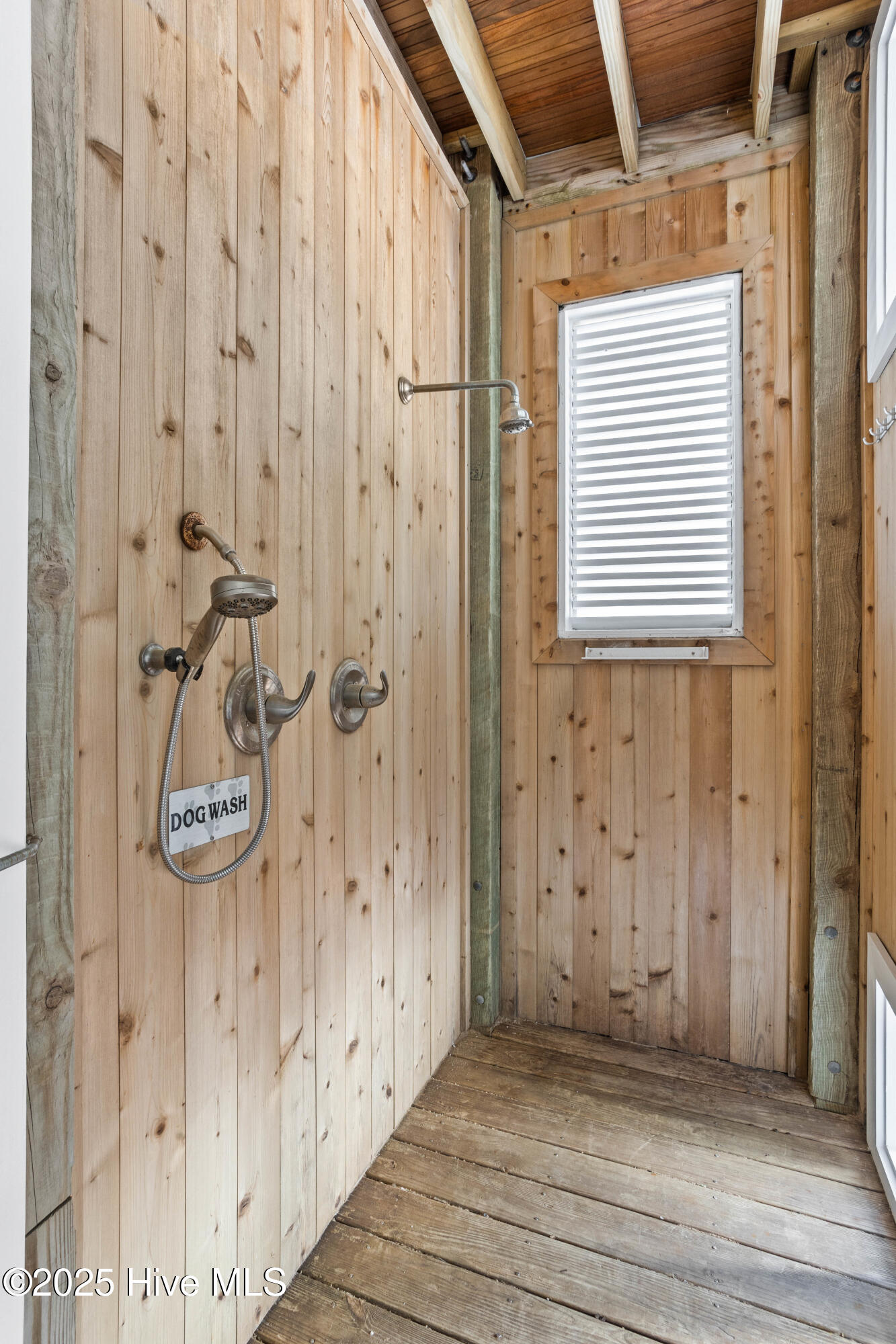 100494398 | Photo 61