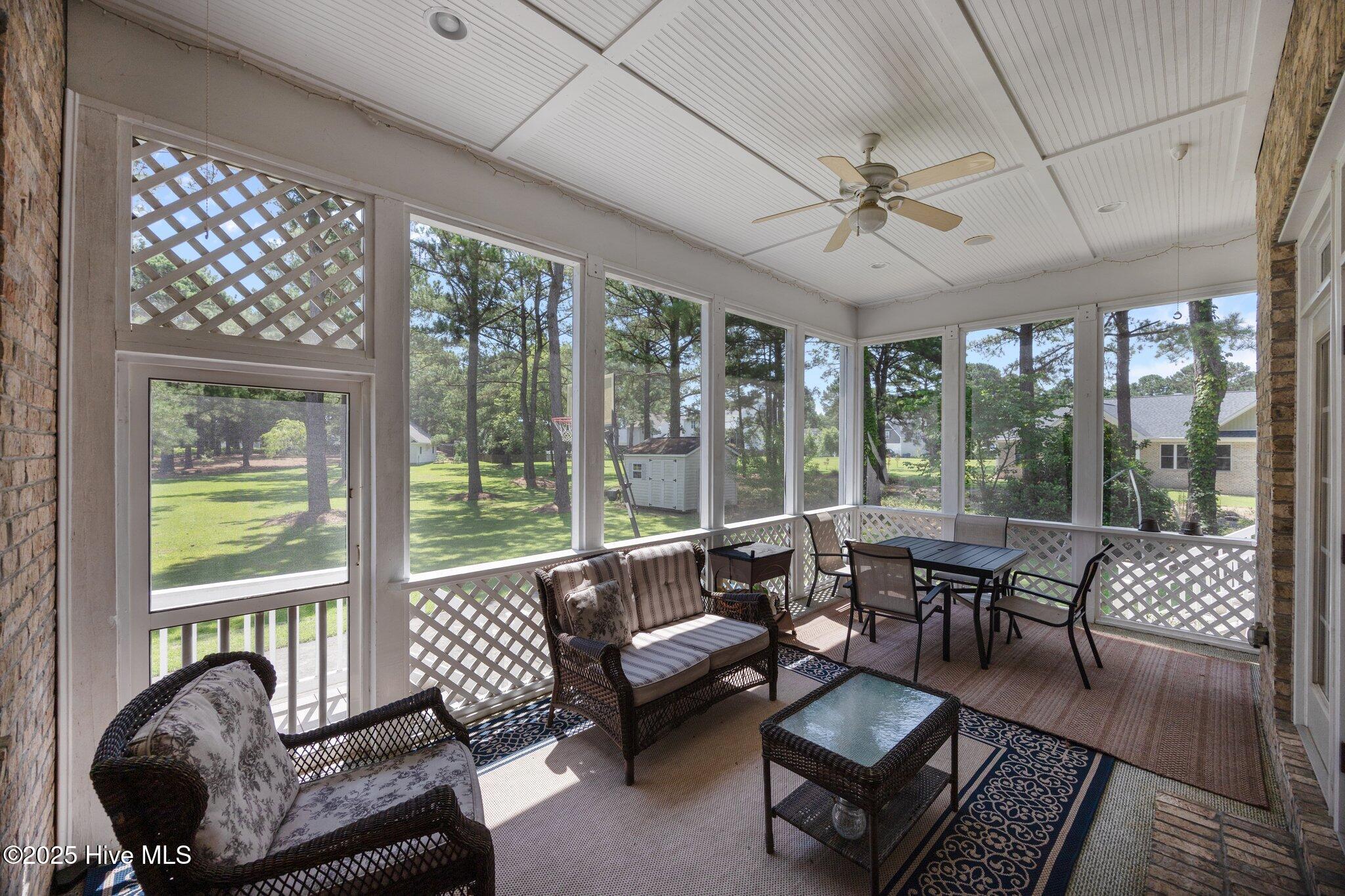 100516018 | Photo 49