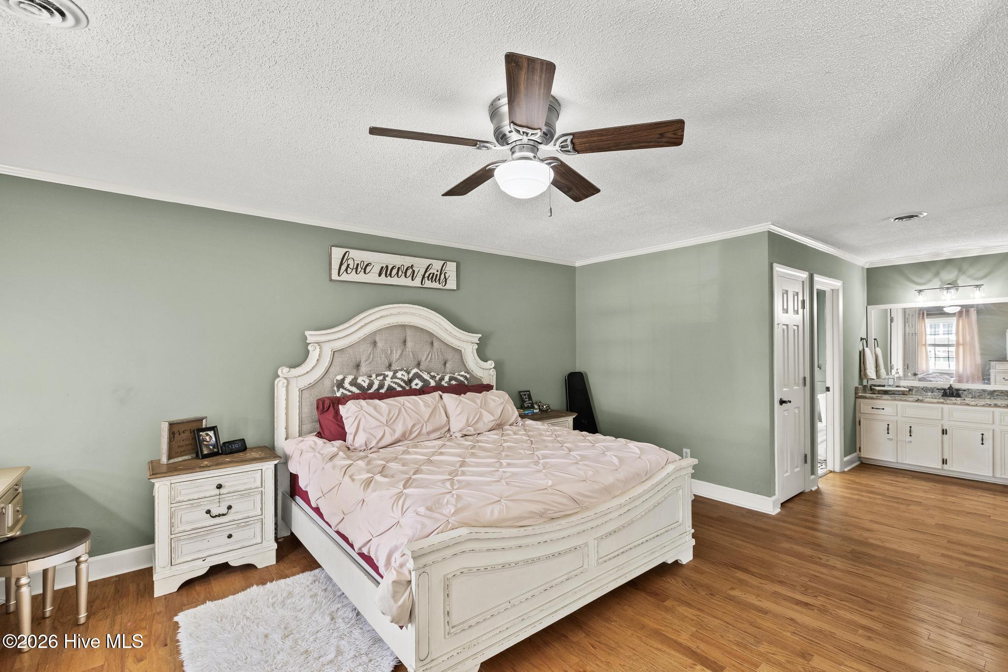 100563926 | Photo 25