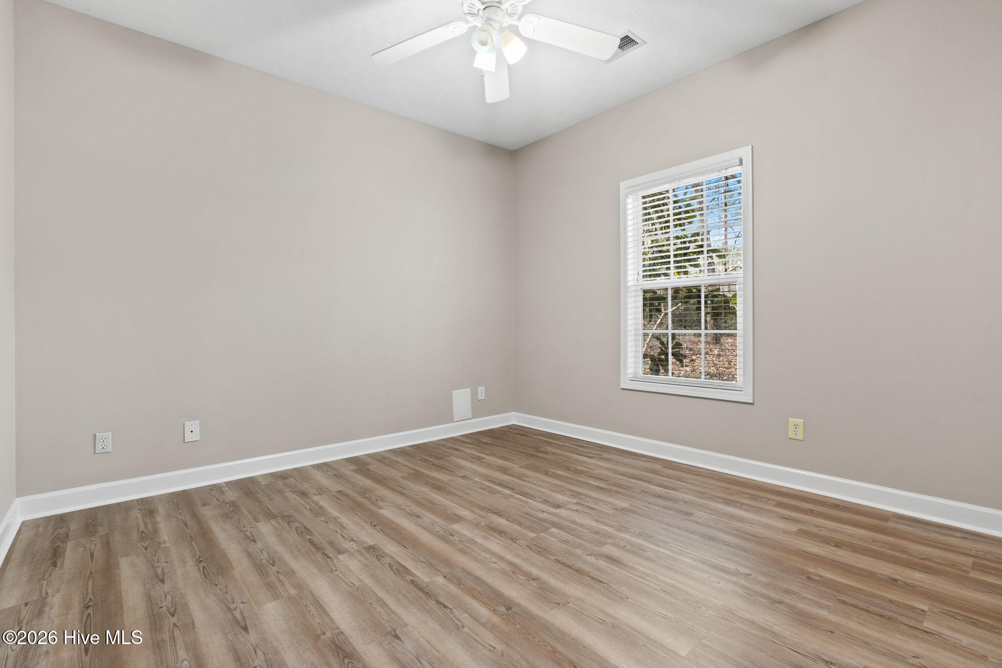 100559407 | Photo 30