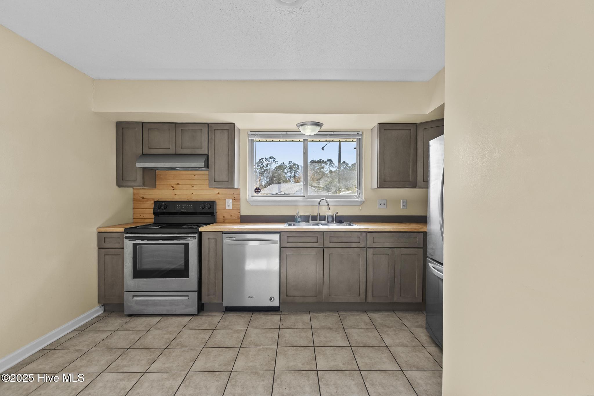 100546542 | Photo 11