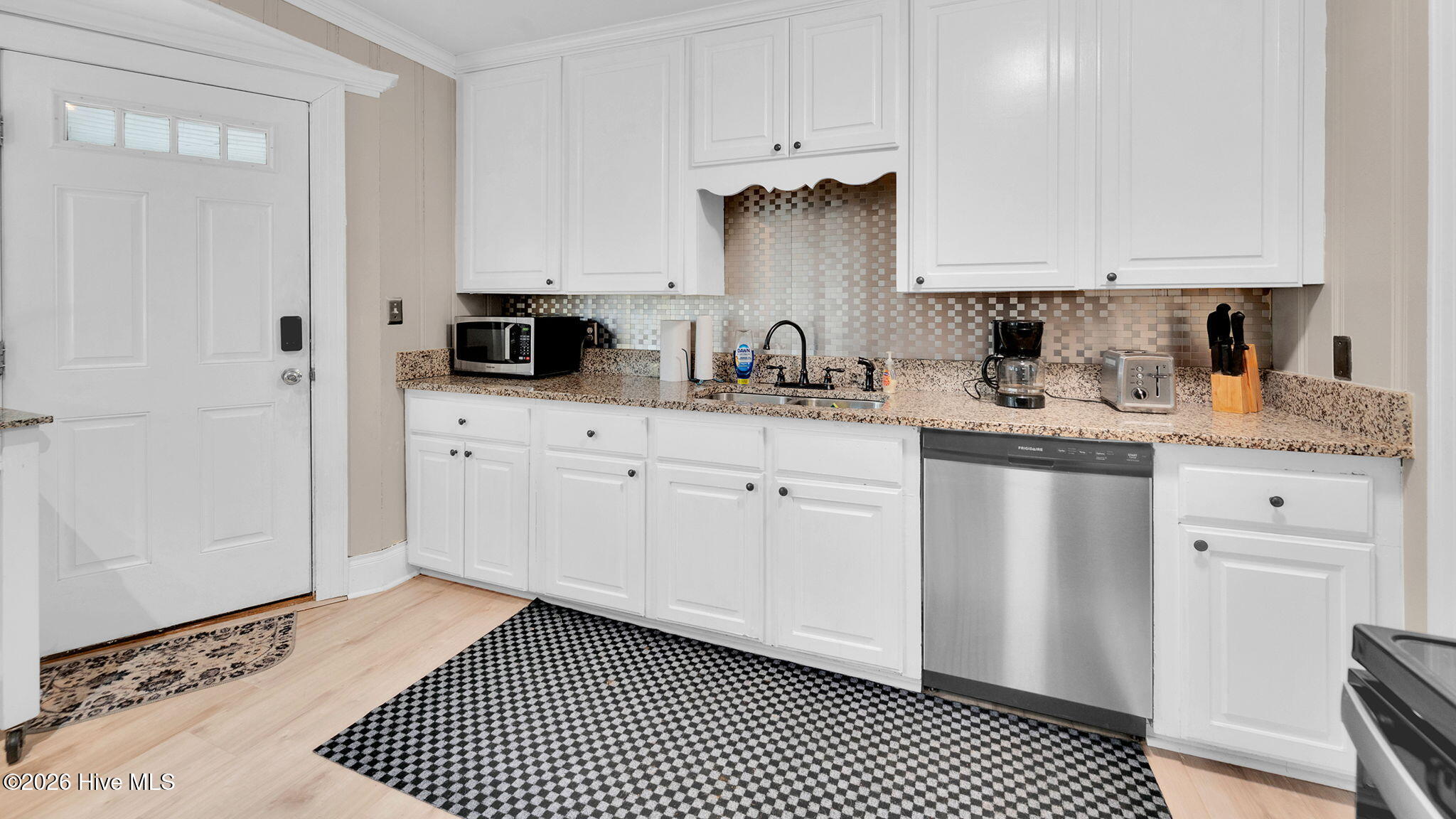 24-web-or-mls-1902 Sherwood Drive-25