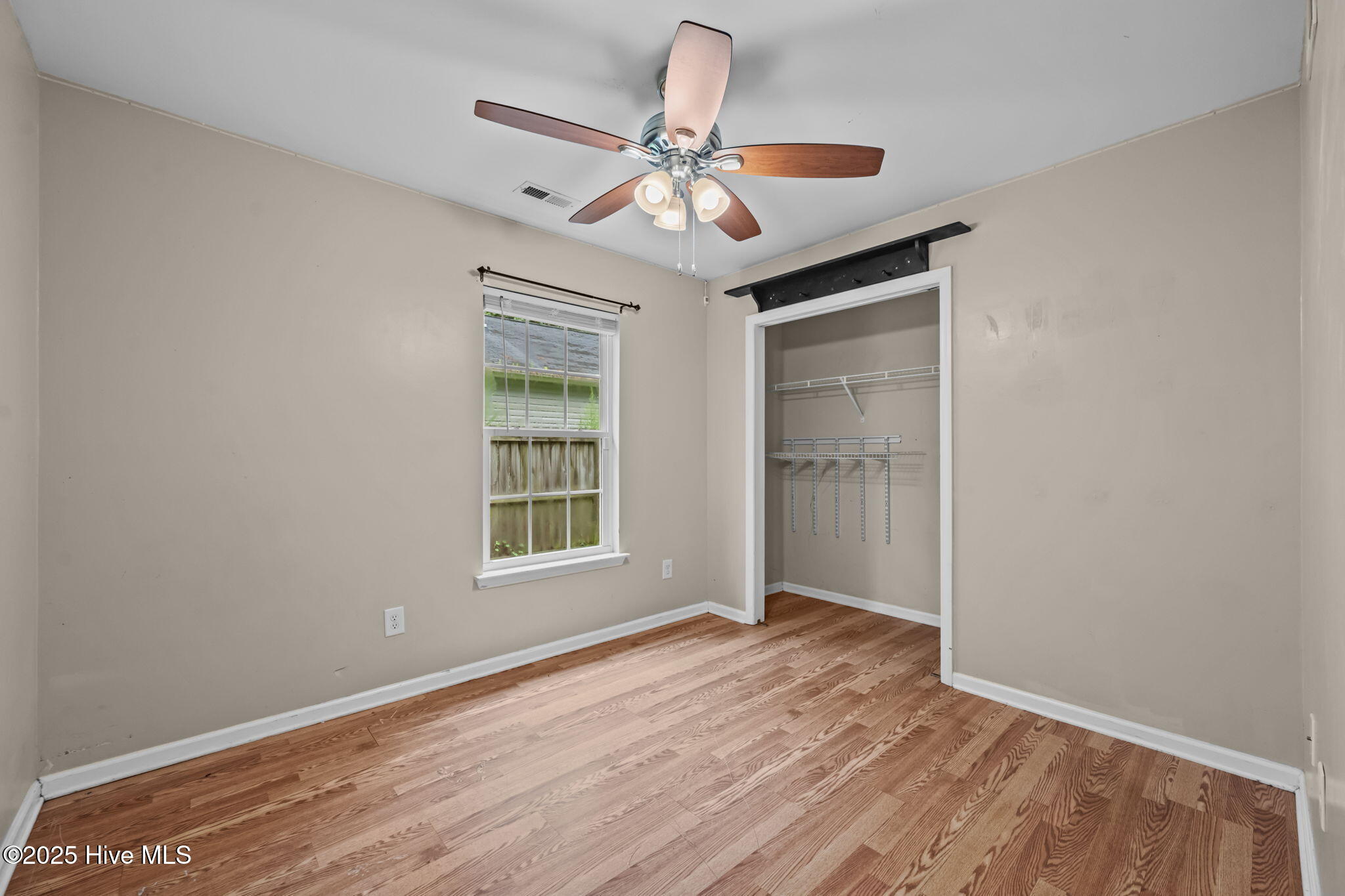 100560196 | Photo 19