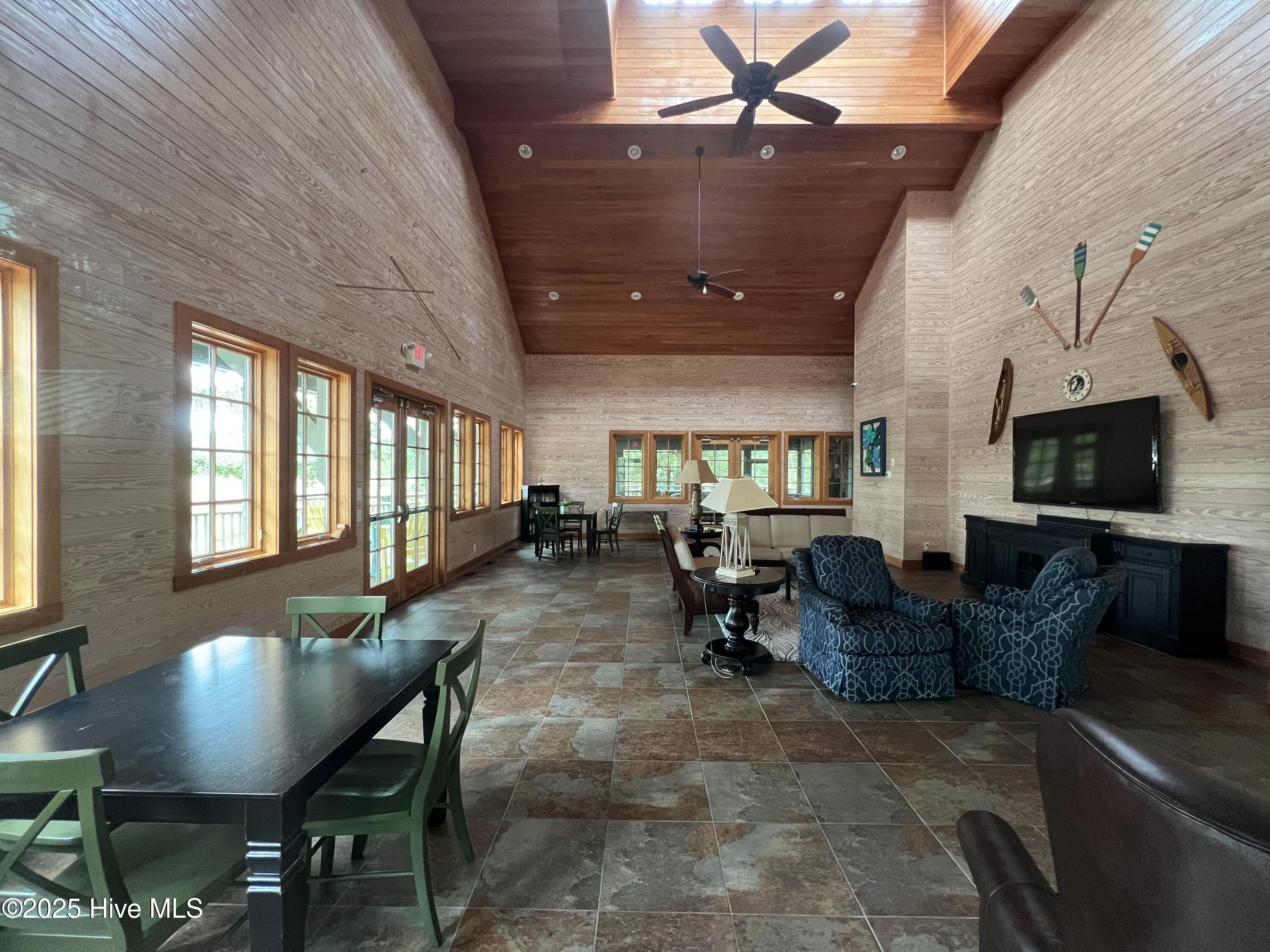 100527062 | Photo 34