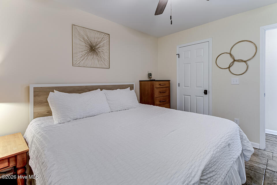 100550218 | Photo 36