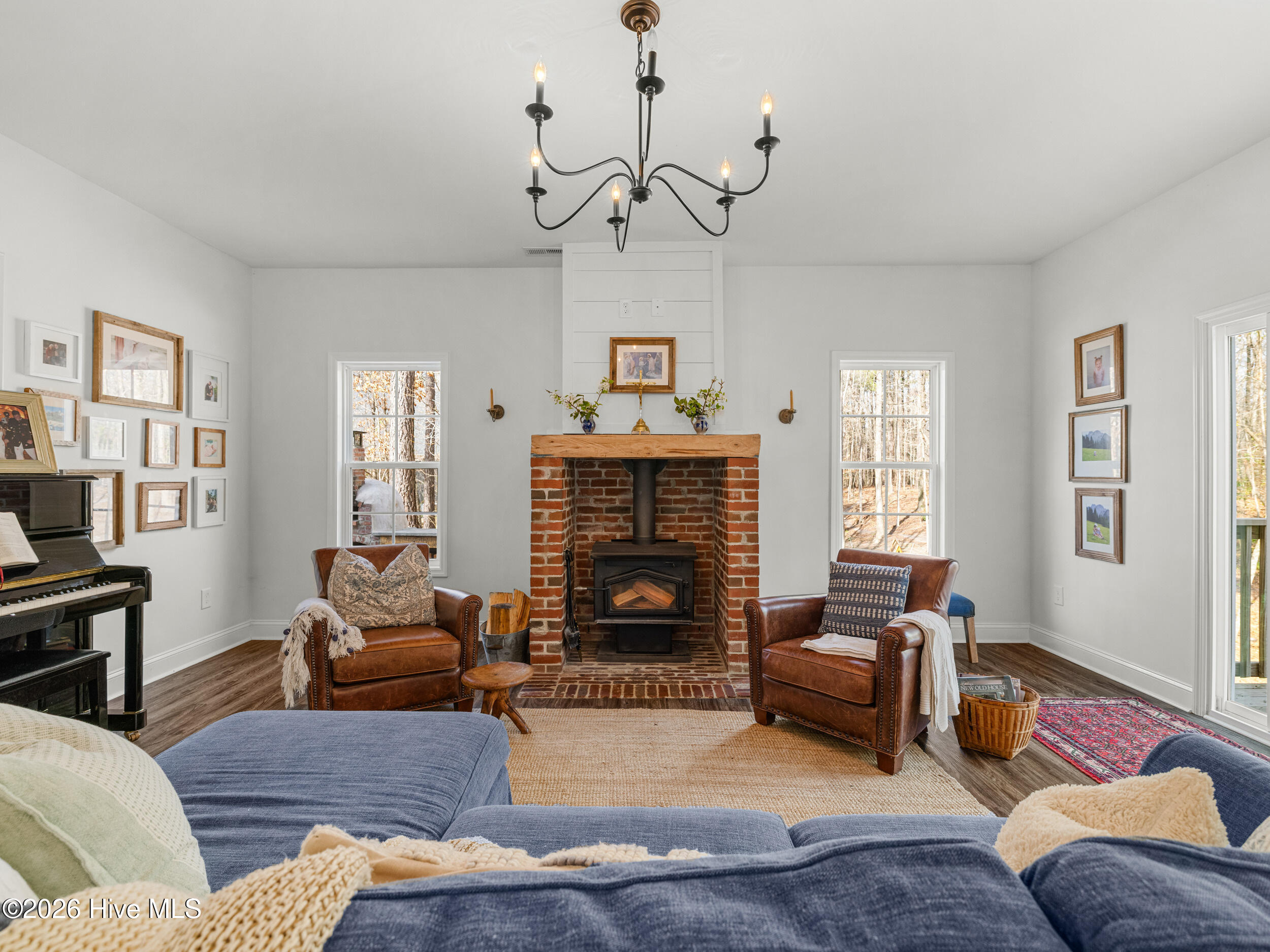 100558735 | Photo 25