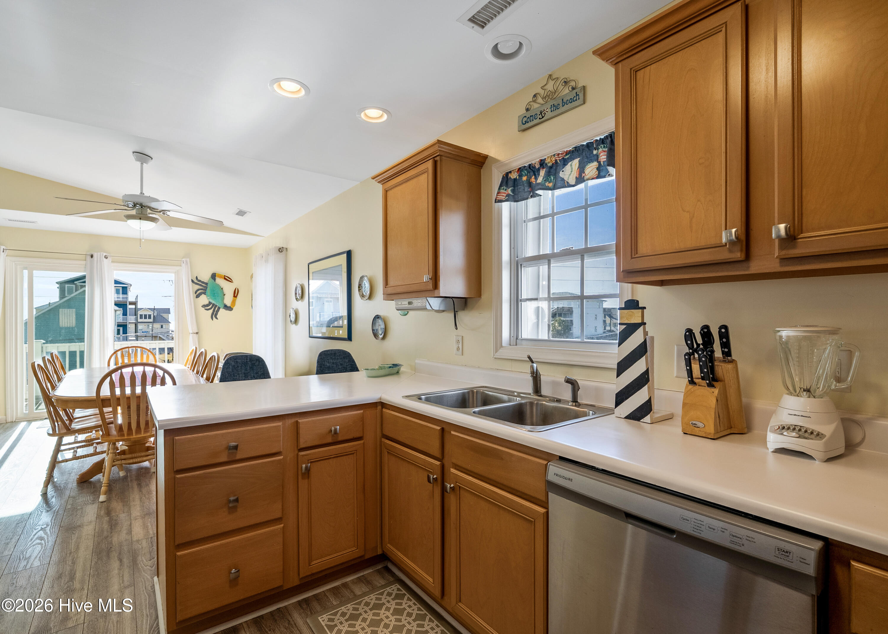 100550508 | Photo 21