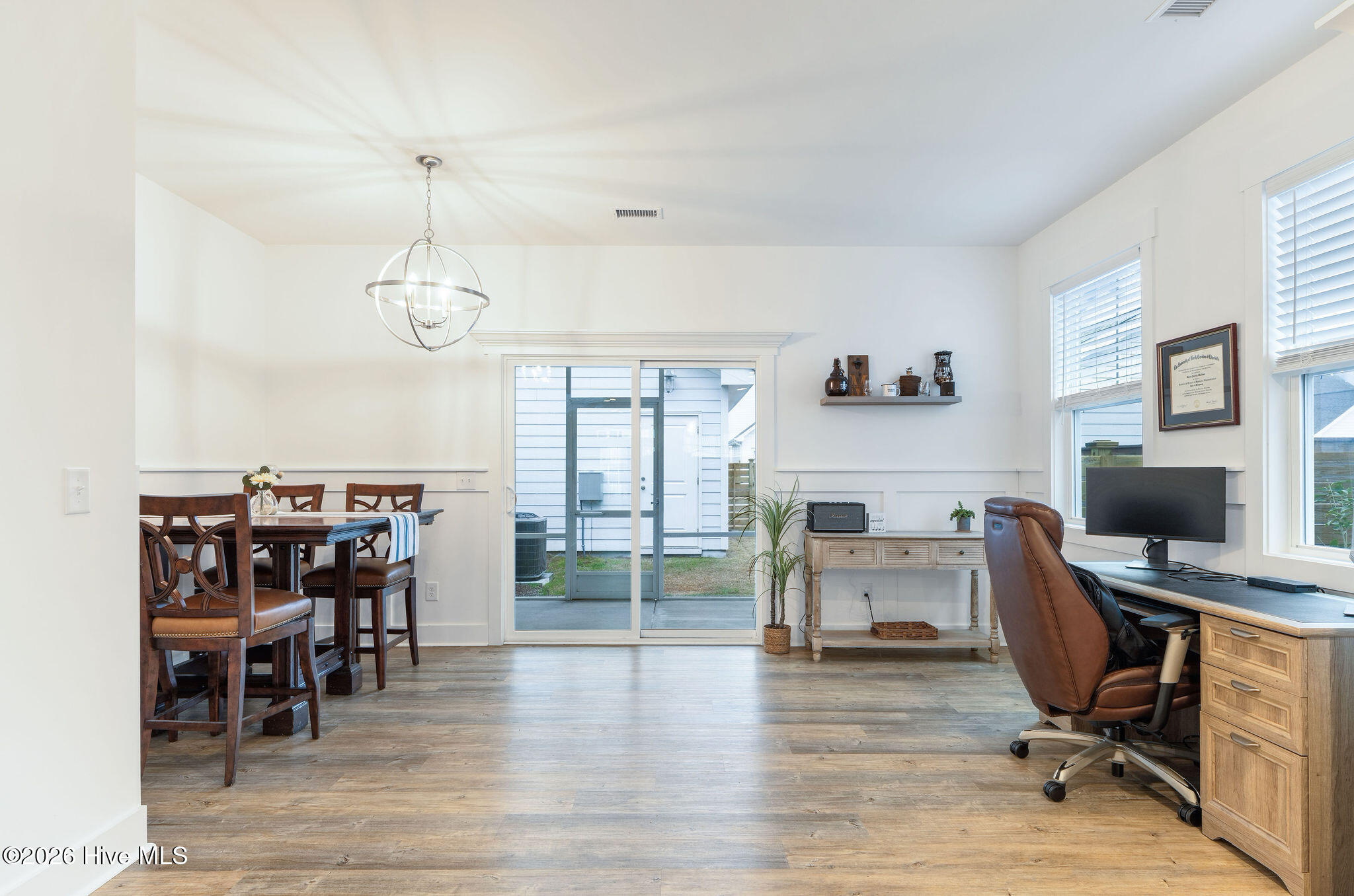 100553298 | Photo 11