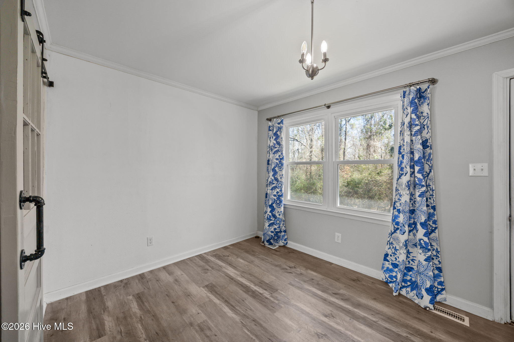 100555859 | Photo 17