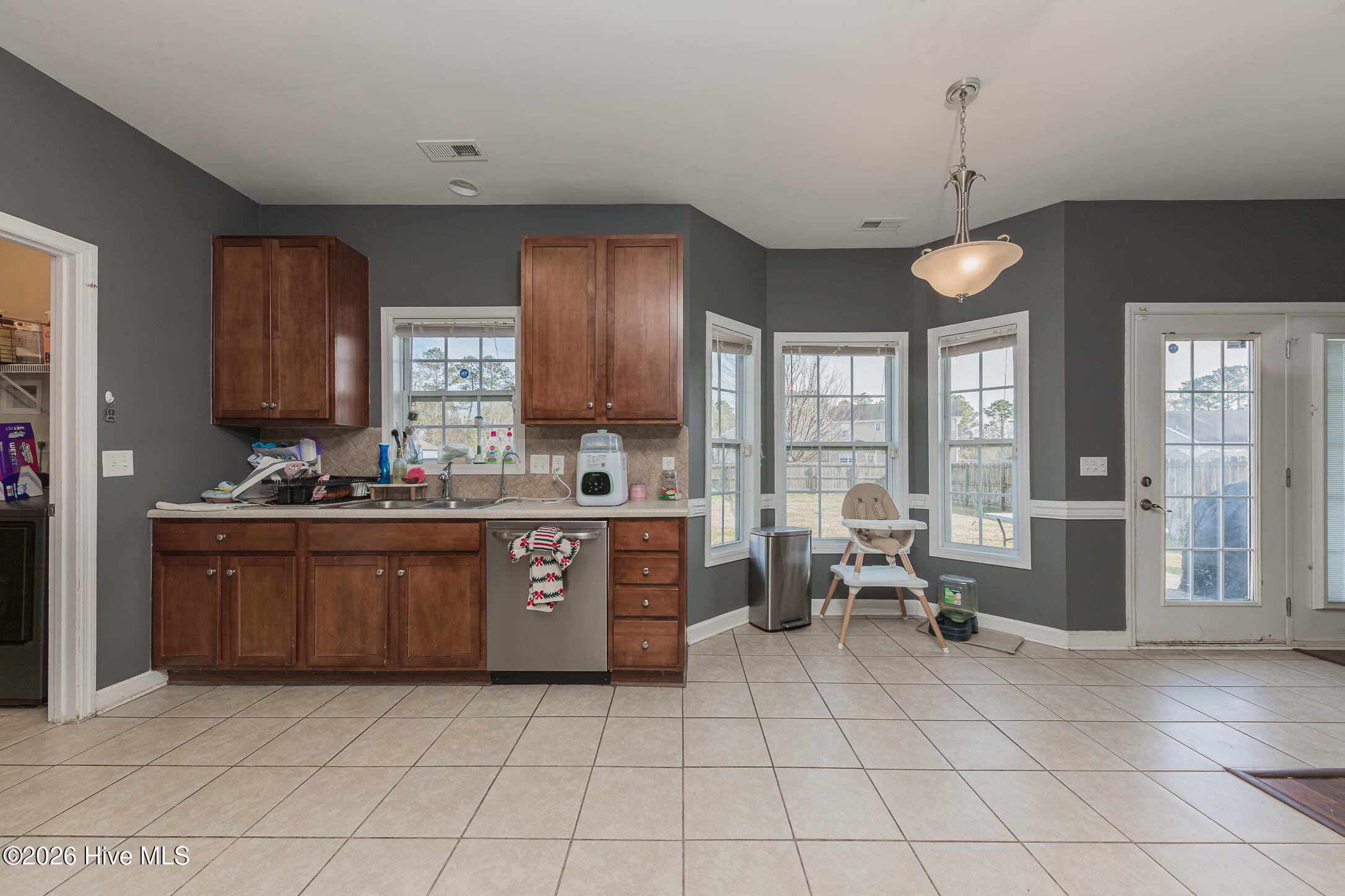 100554733 | Photo 14