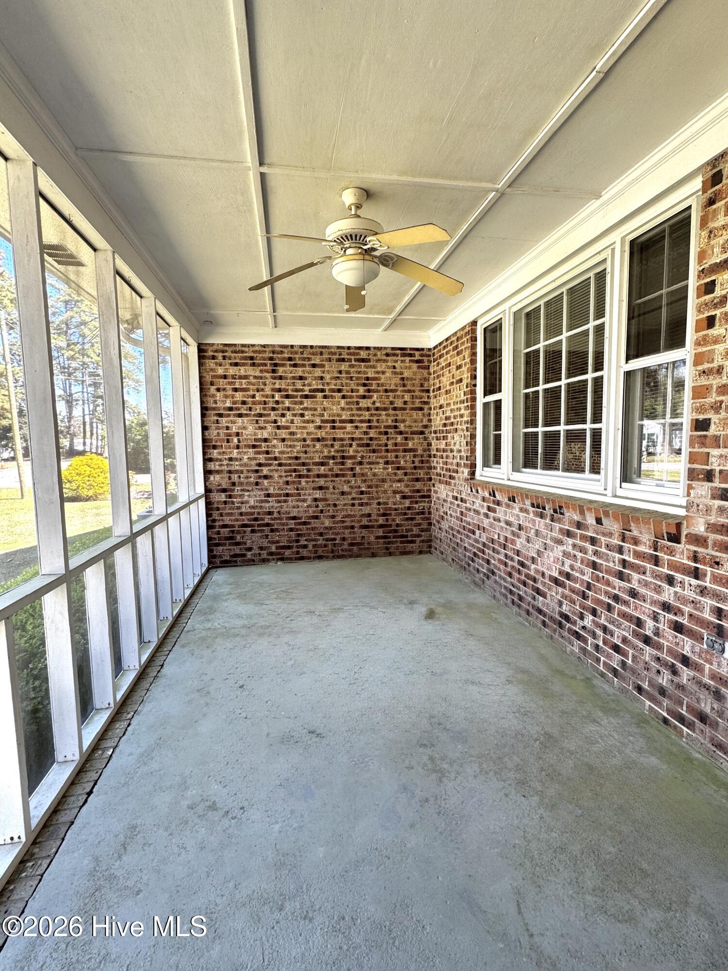 100562986 | Photo 33