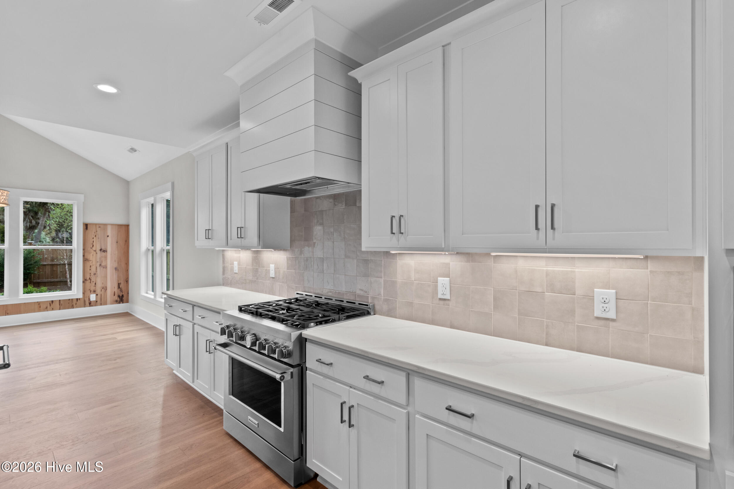 100568514 | Photo 13