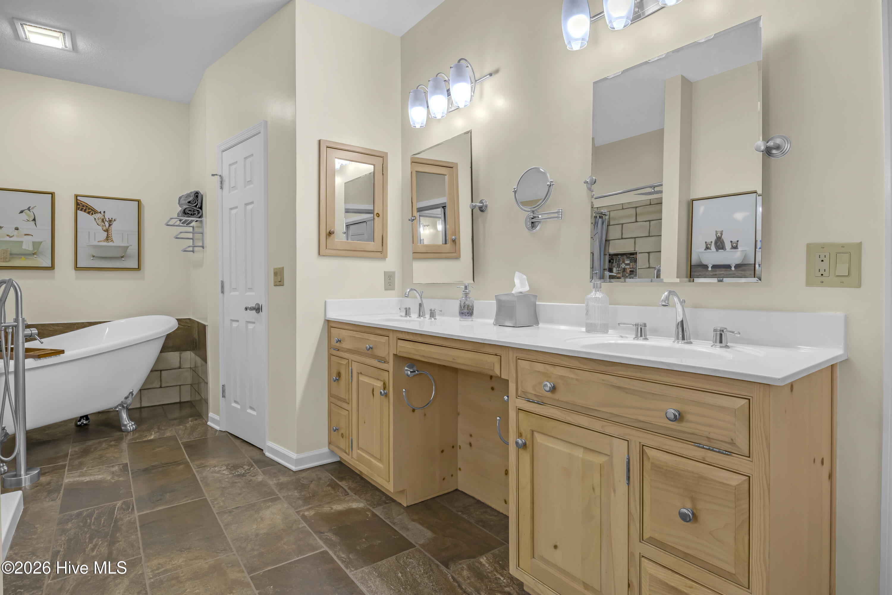 100566160 | Photo 22