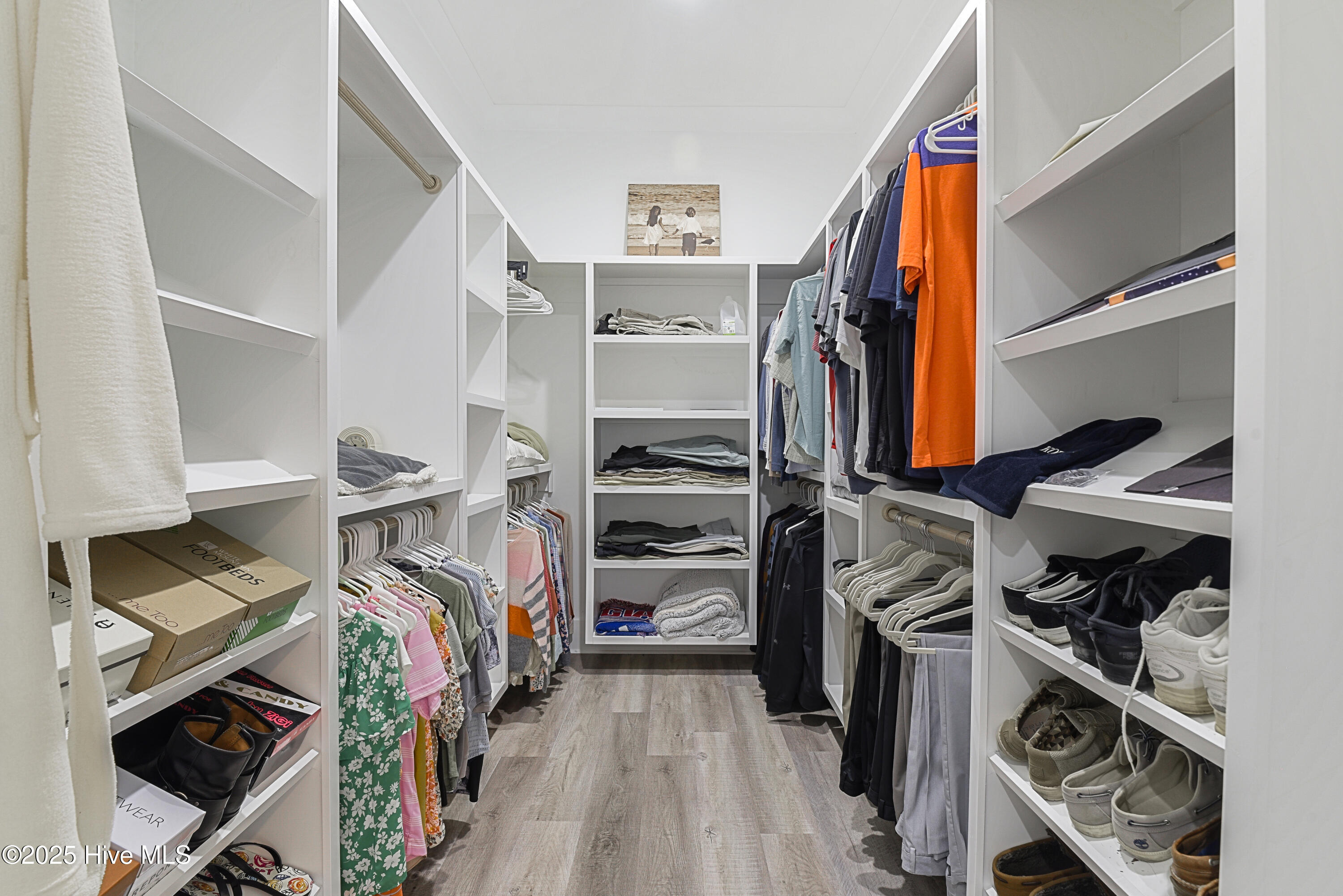 100532165 | Photo 23