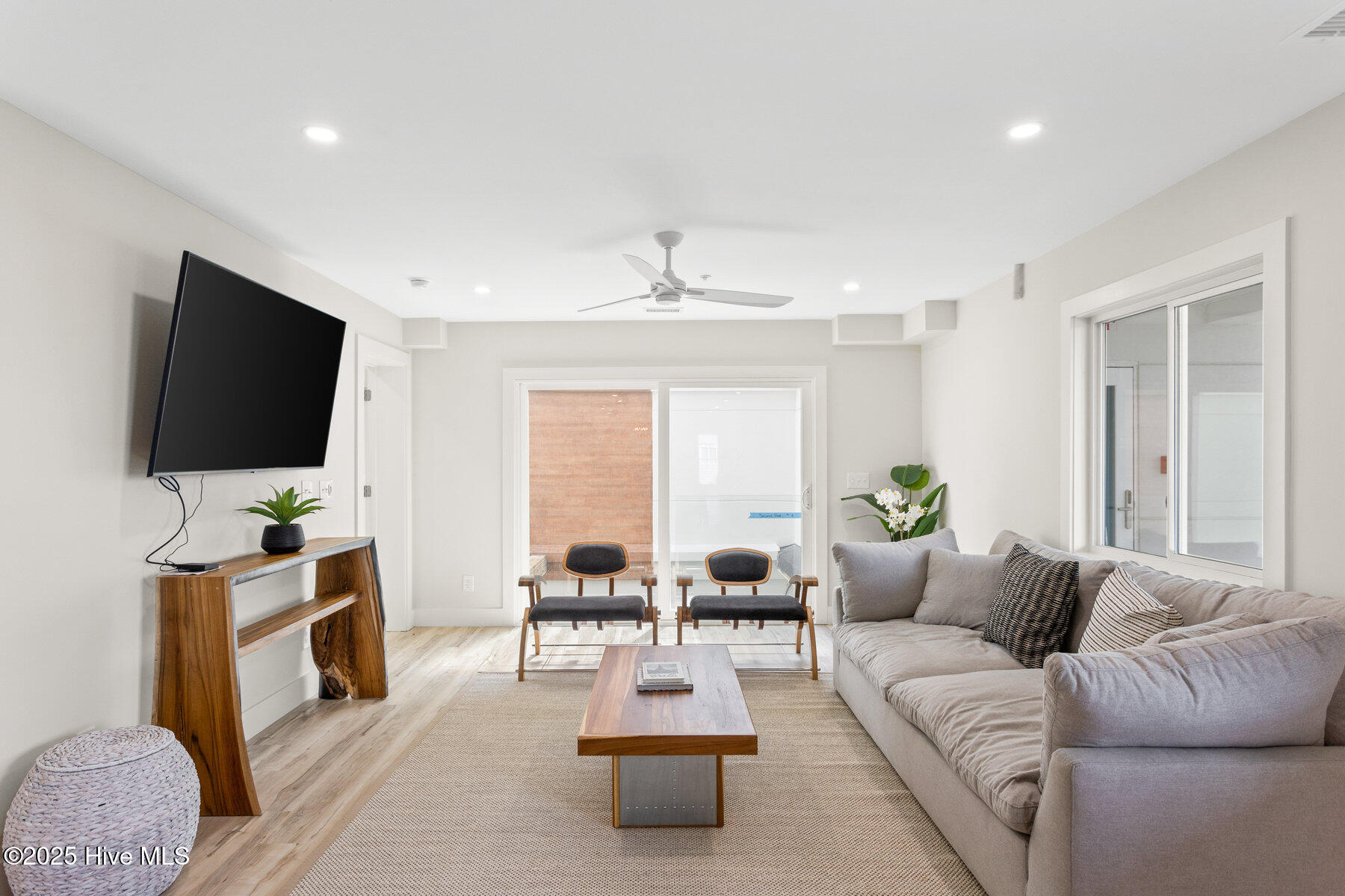 100523208 | Photo 15