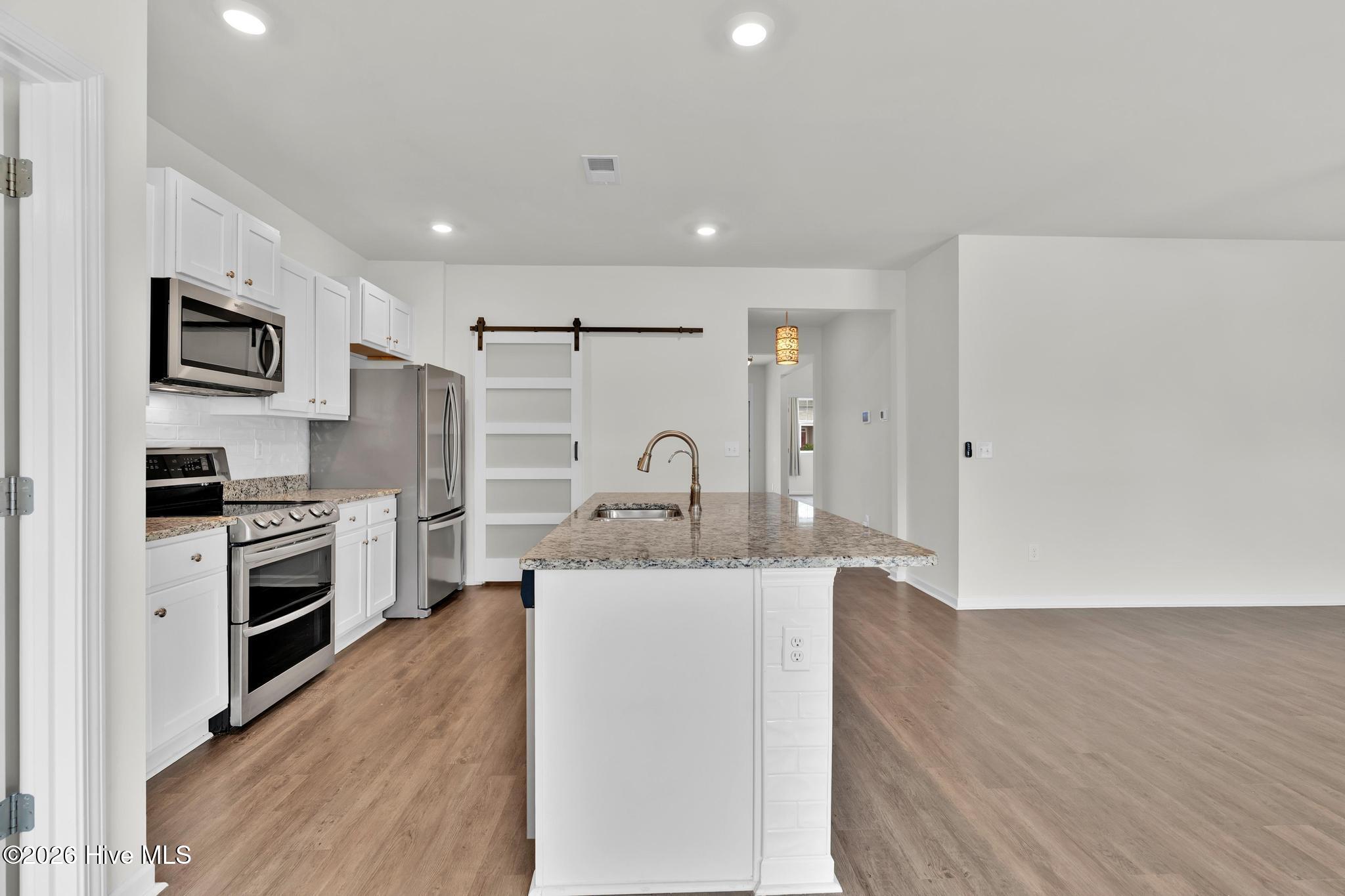 100557258 | Photo 11