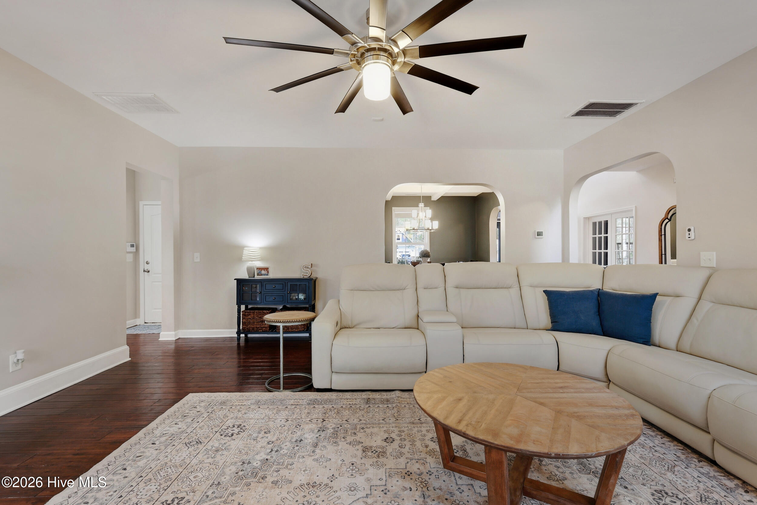 100562179 | Photo 12