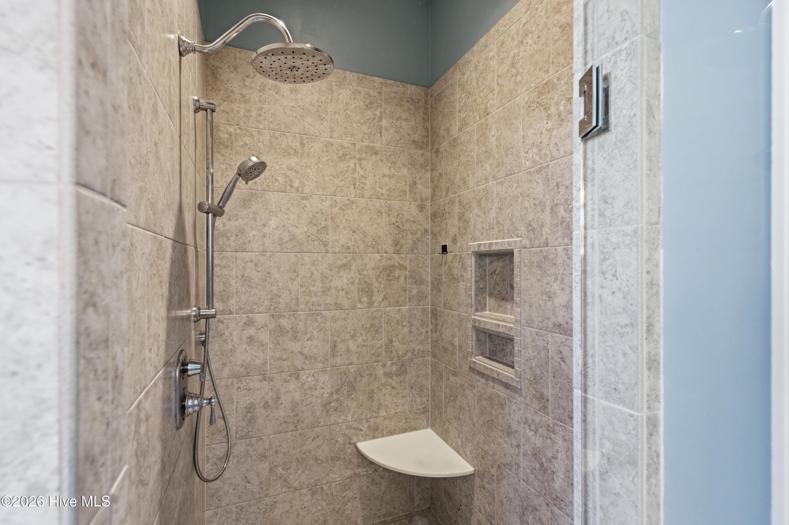 100556078 | Photo 44