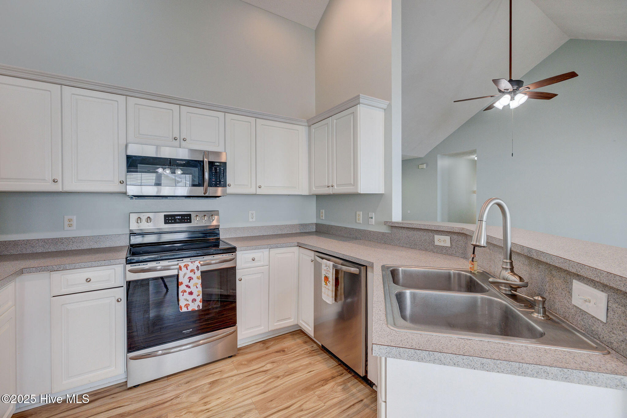 719StVincentDrive-25