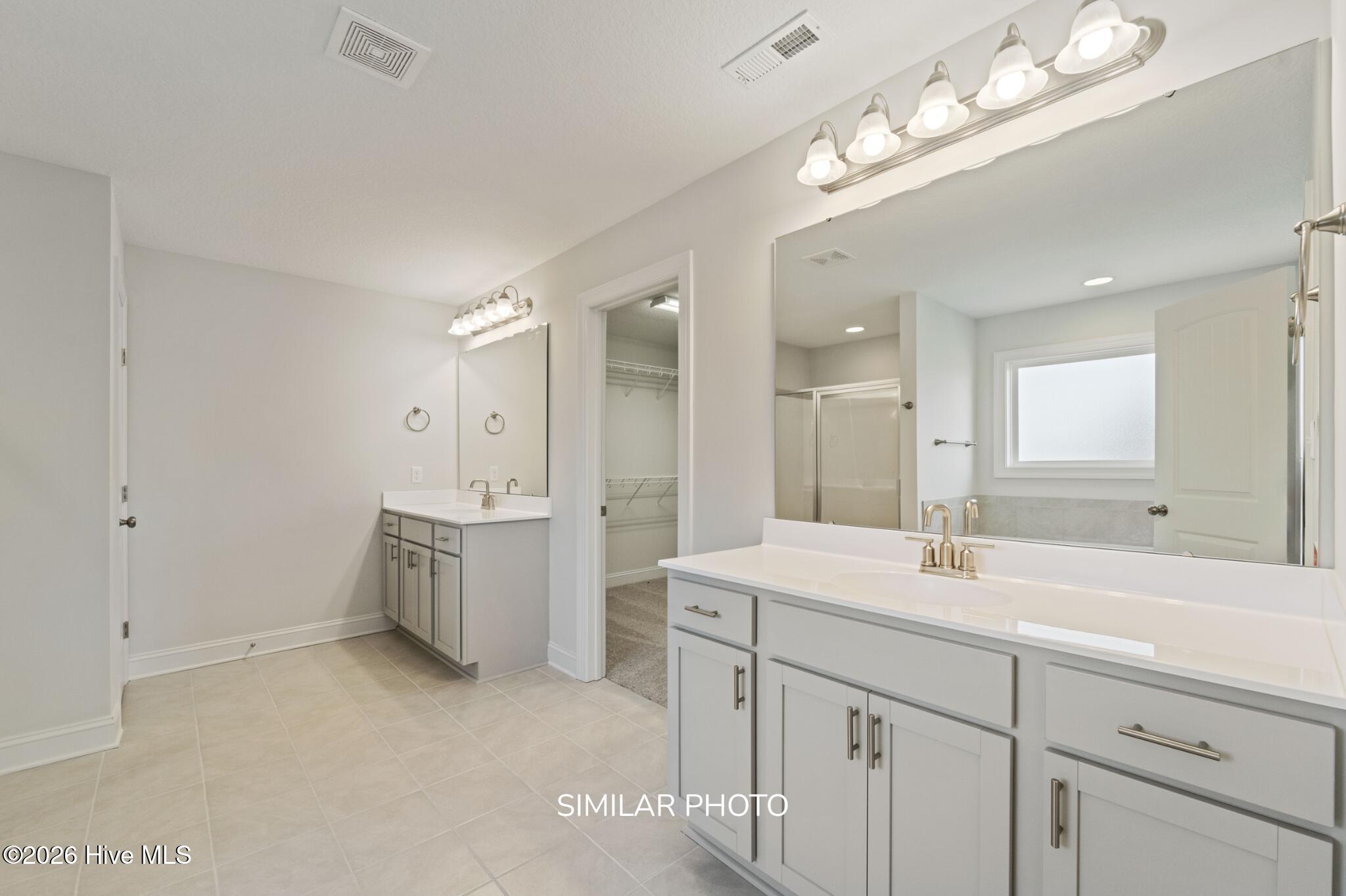 100563163 | Photo 32