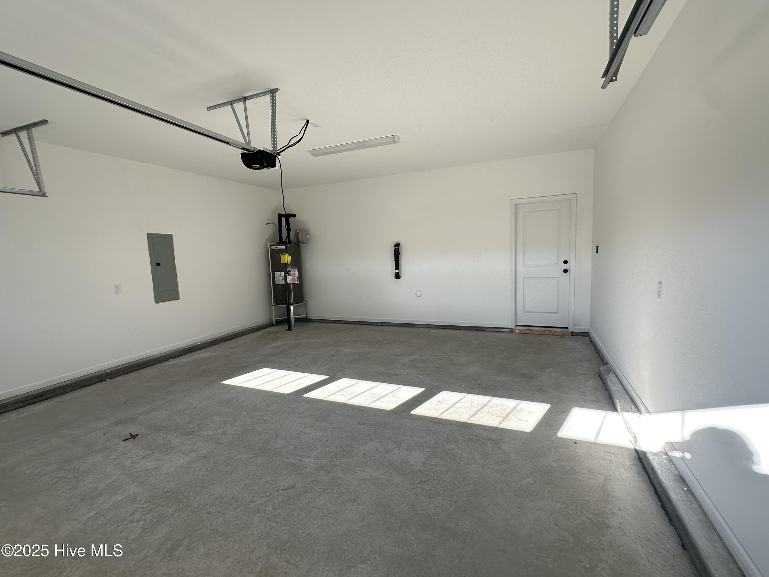 100489344 | Photo 51