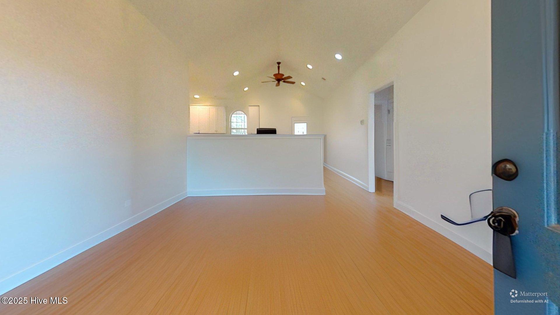 100546828 | Photo 10