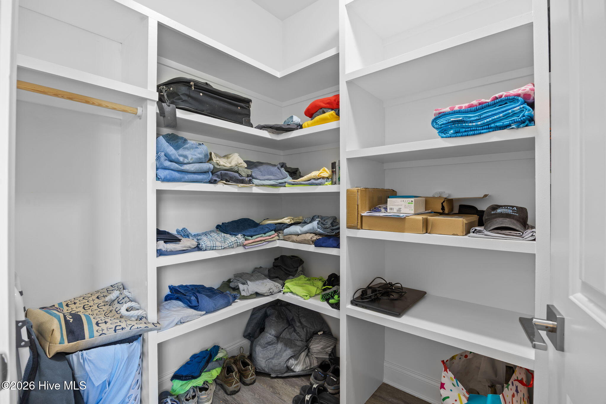 100568491 | Photo 26