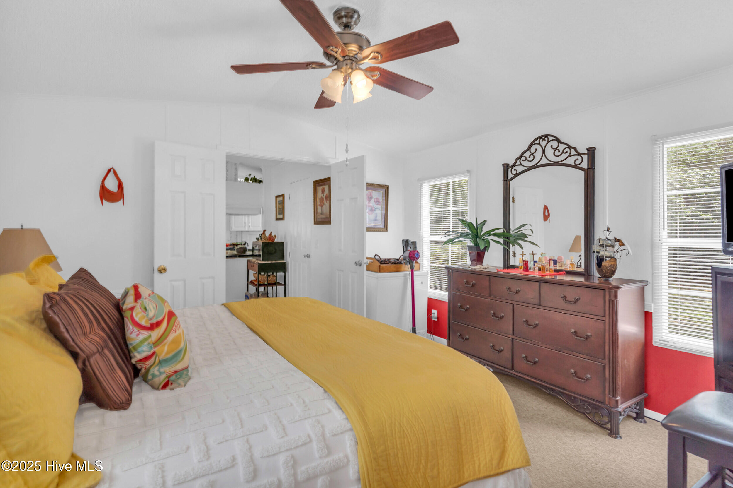 100559828 | Photo 15