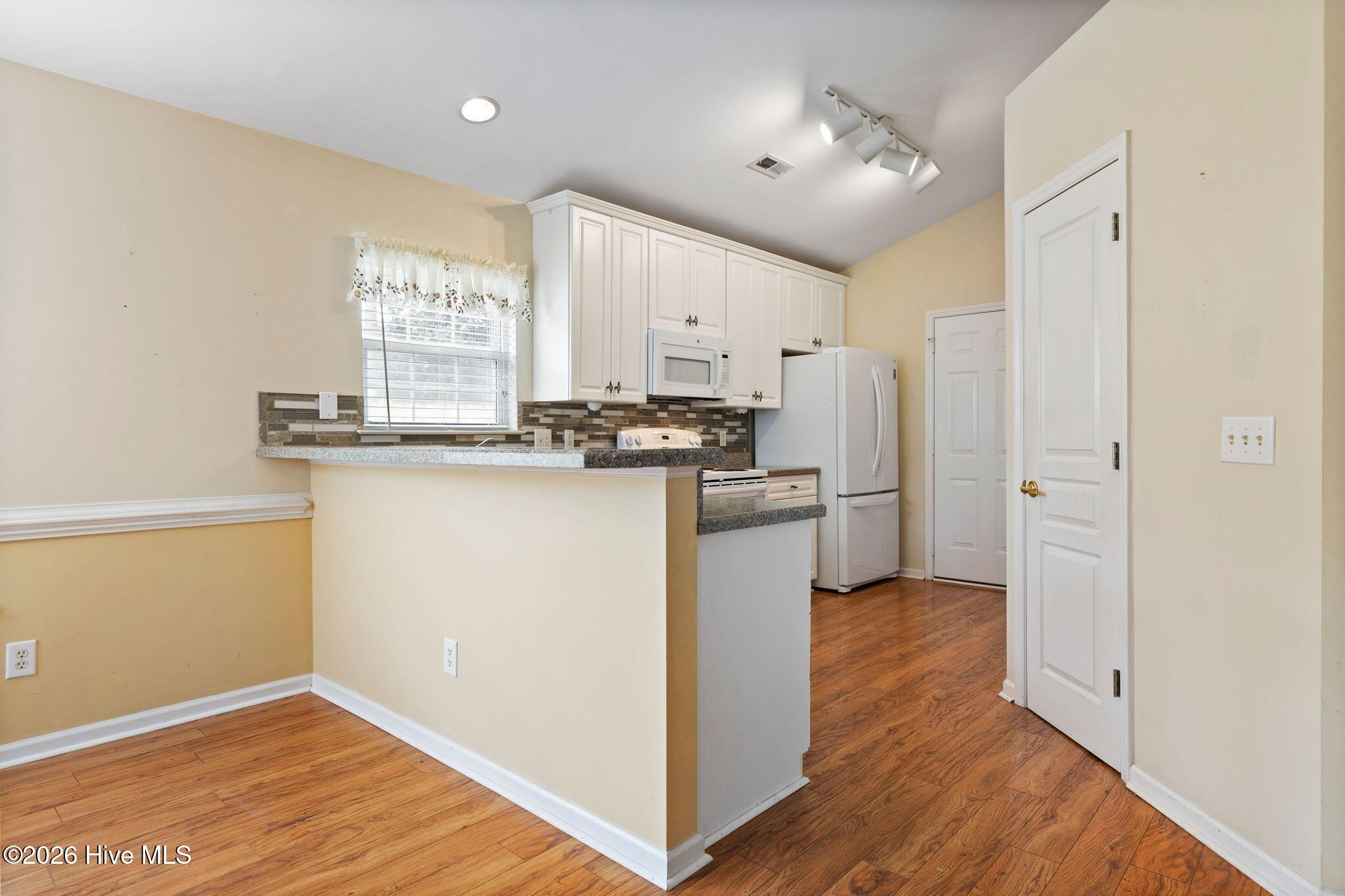 100558040 | Photo 17