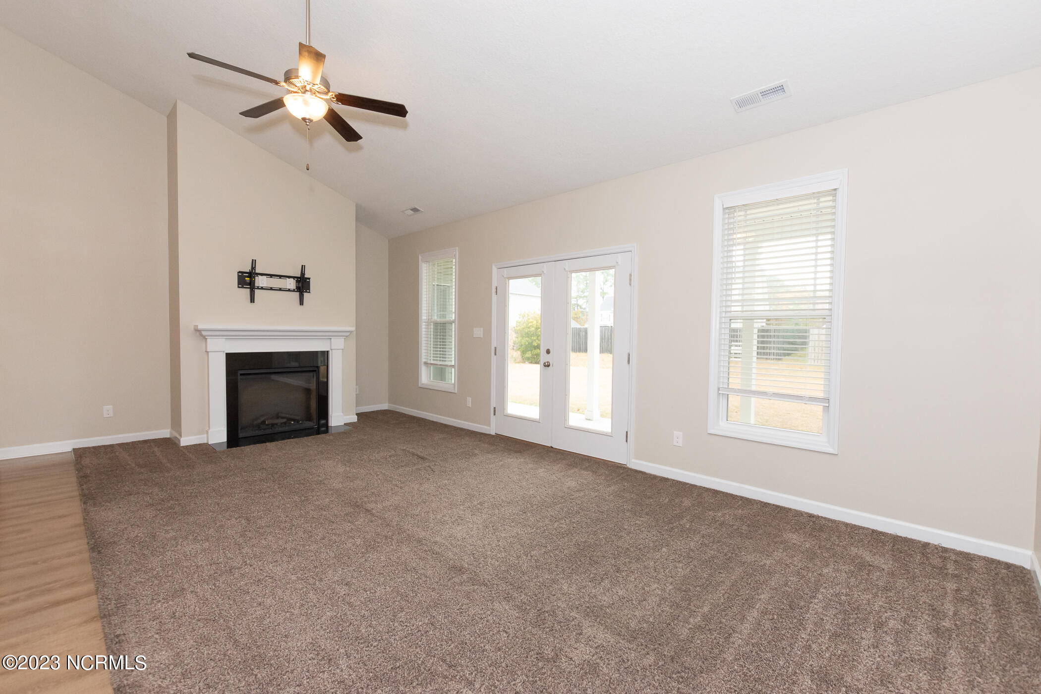 100543785 | Photo 21