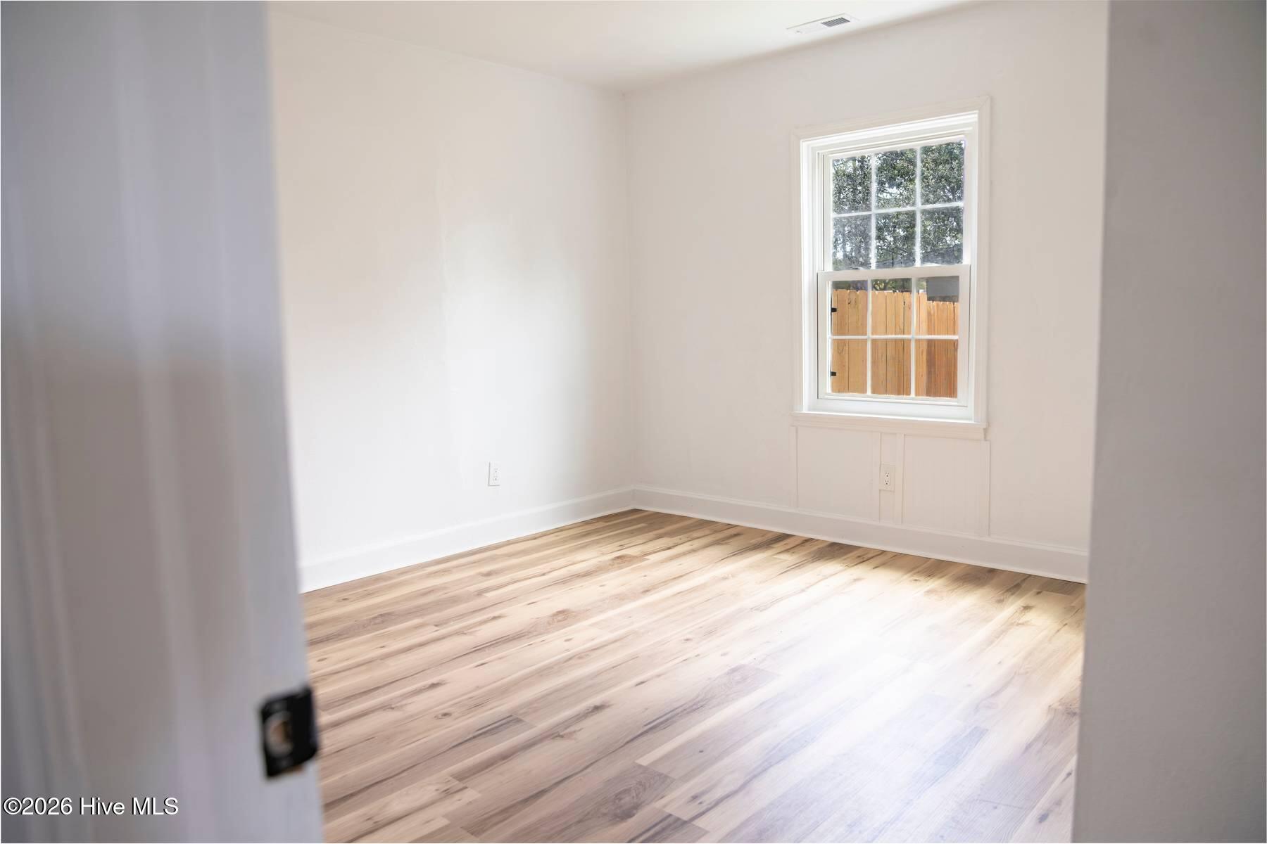 100568103 | Photo 11