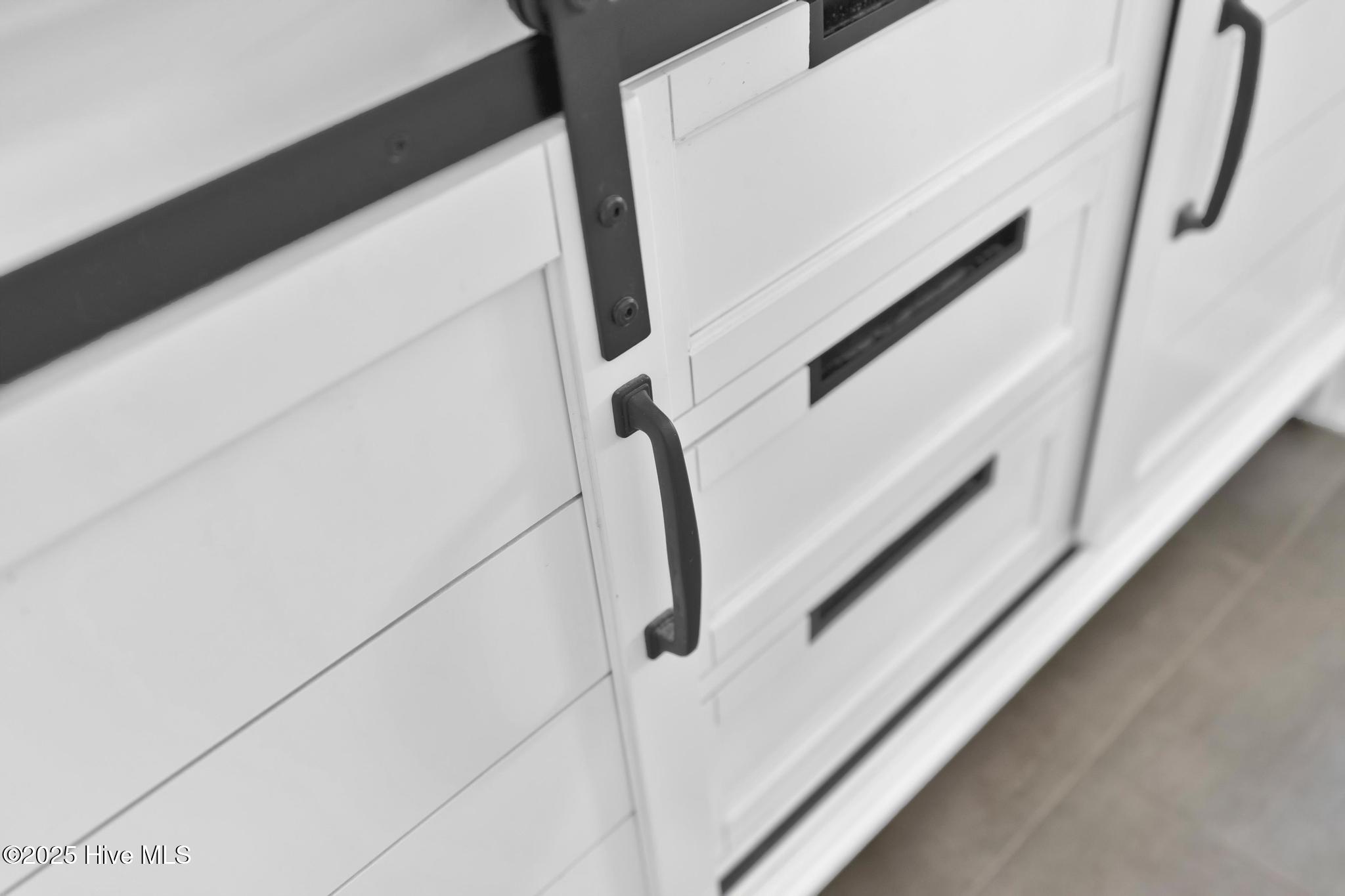 100540087 | Photo 17