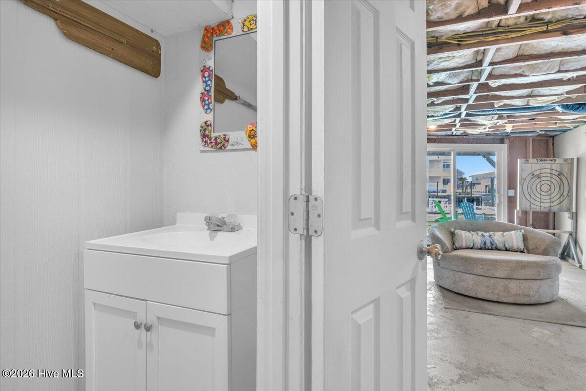 100559850 | Photo 64