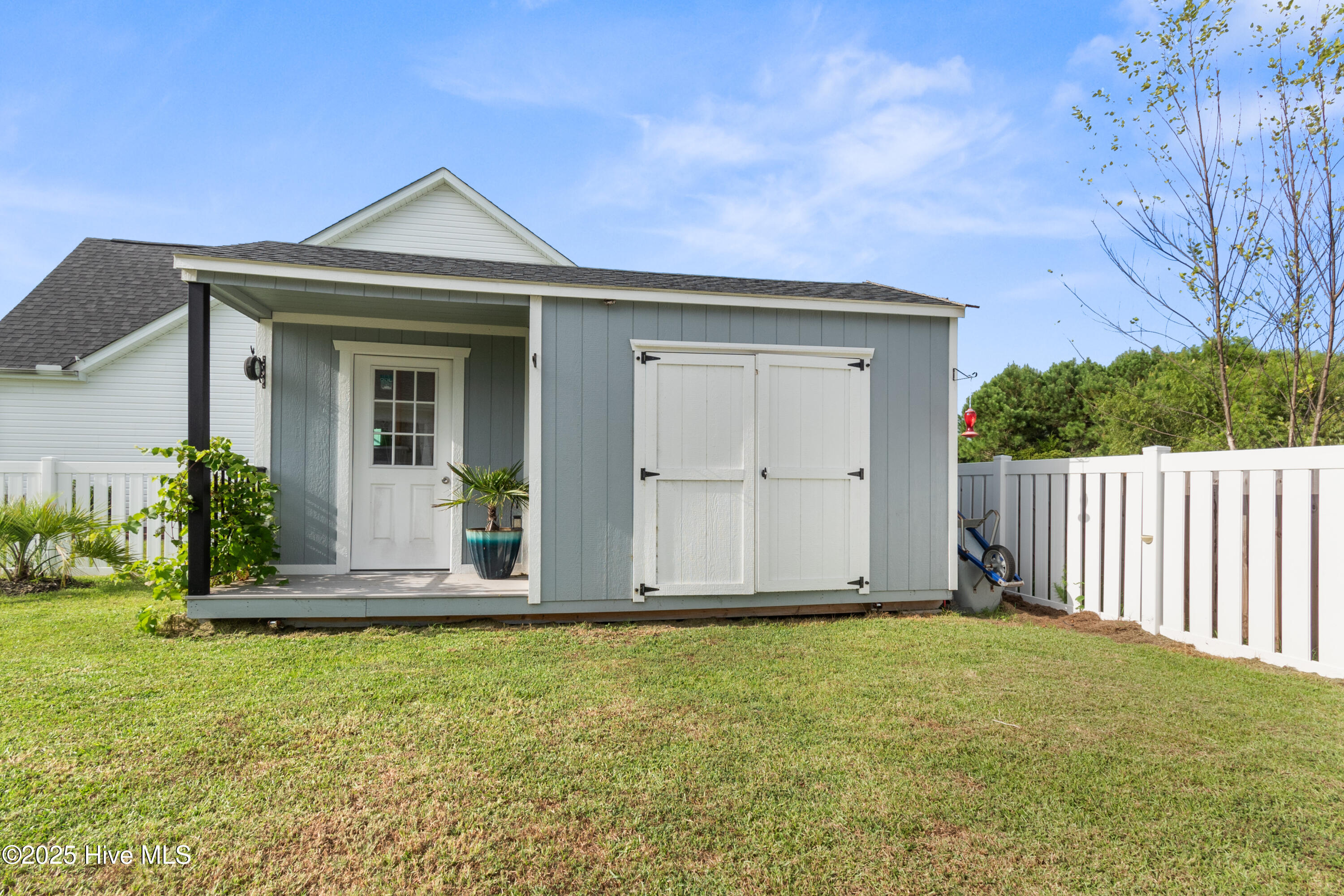 100561939 | Photo 30