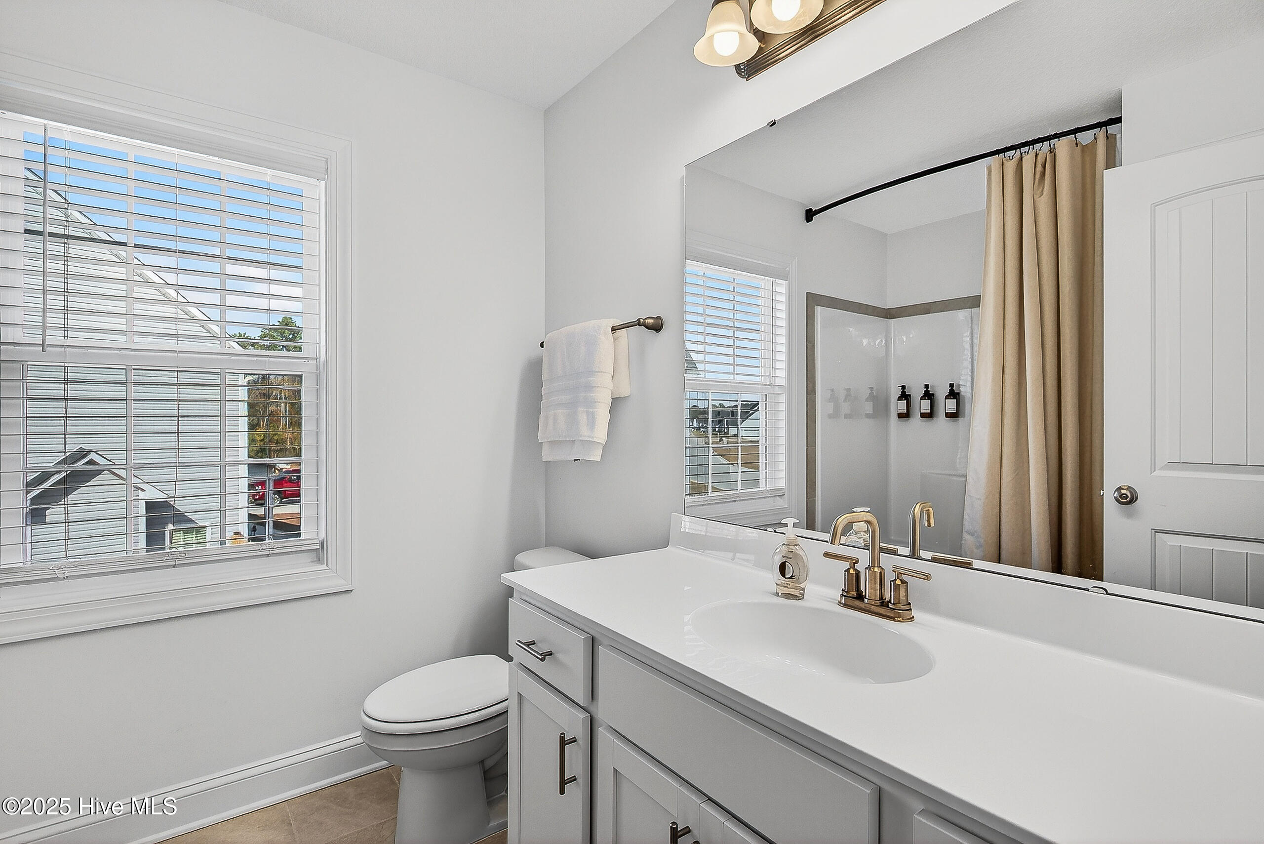 100542531 | Photo 38