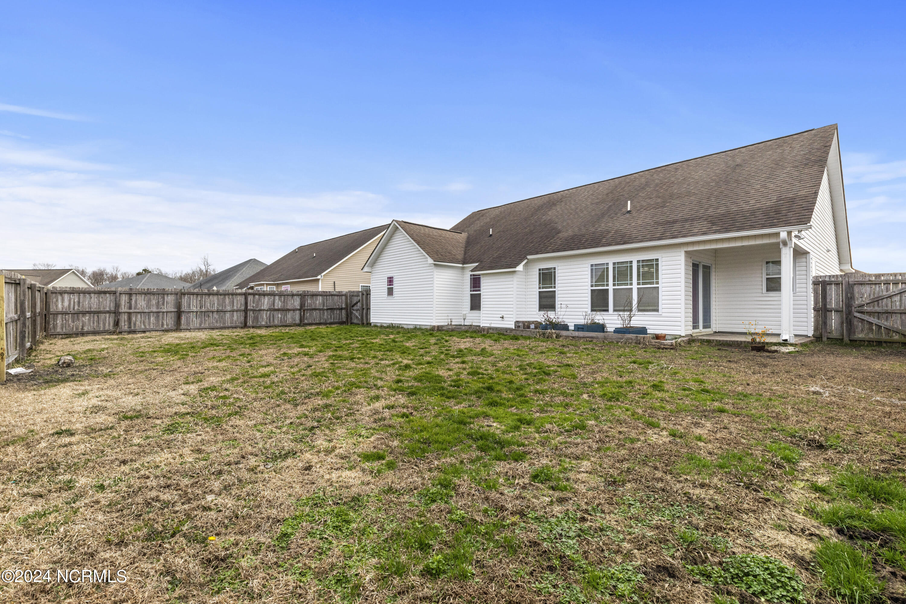 100570625 | Photo 14