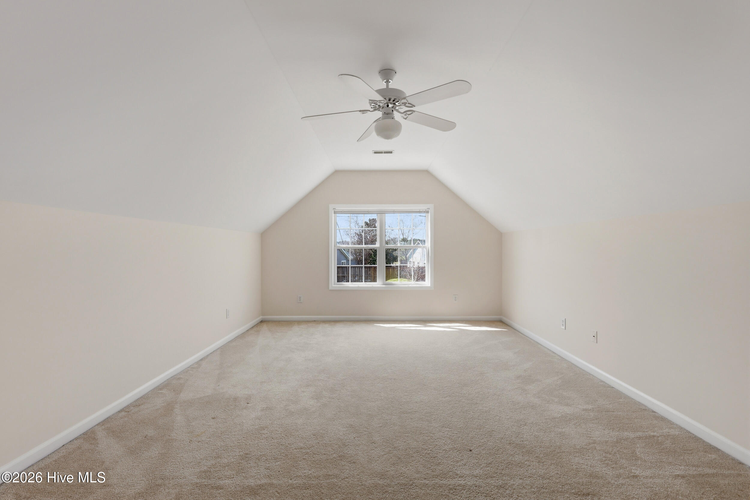 100511628 | Photo 35